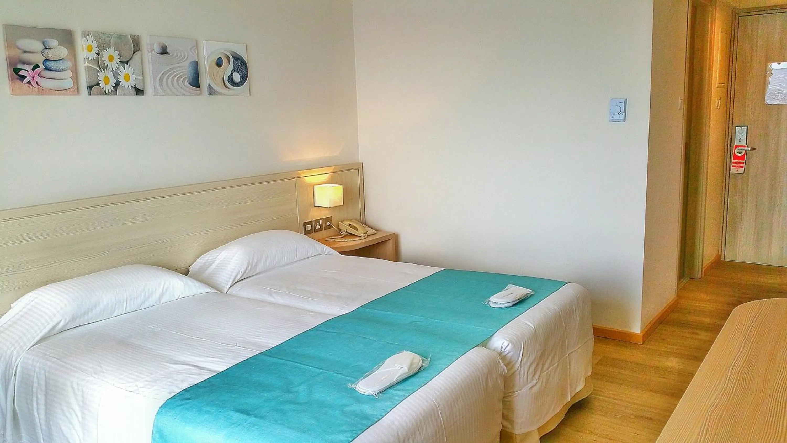 Photo of the whole room in Cynthiana Beach Hotel