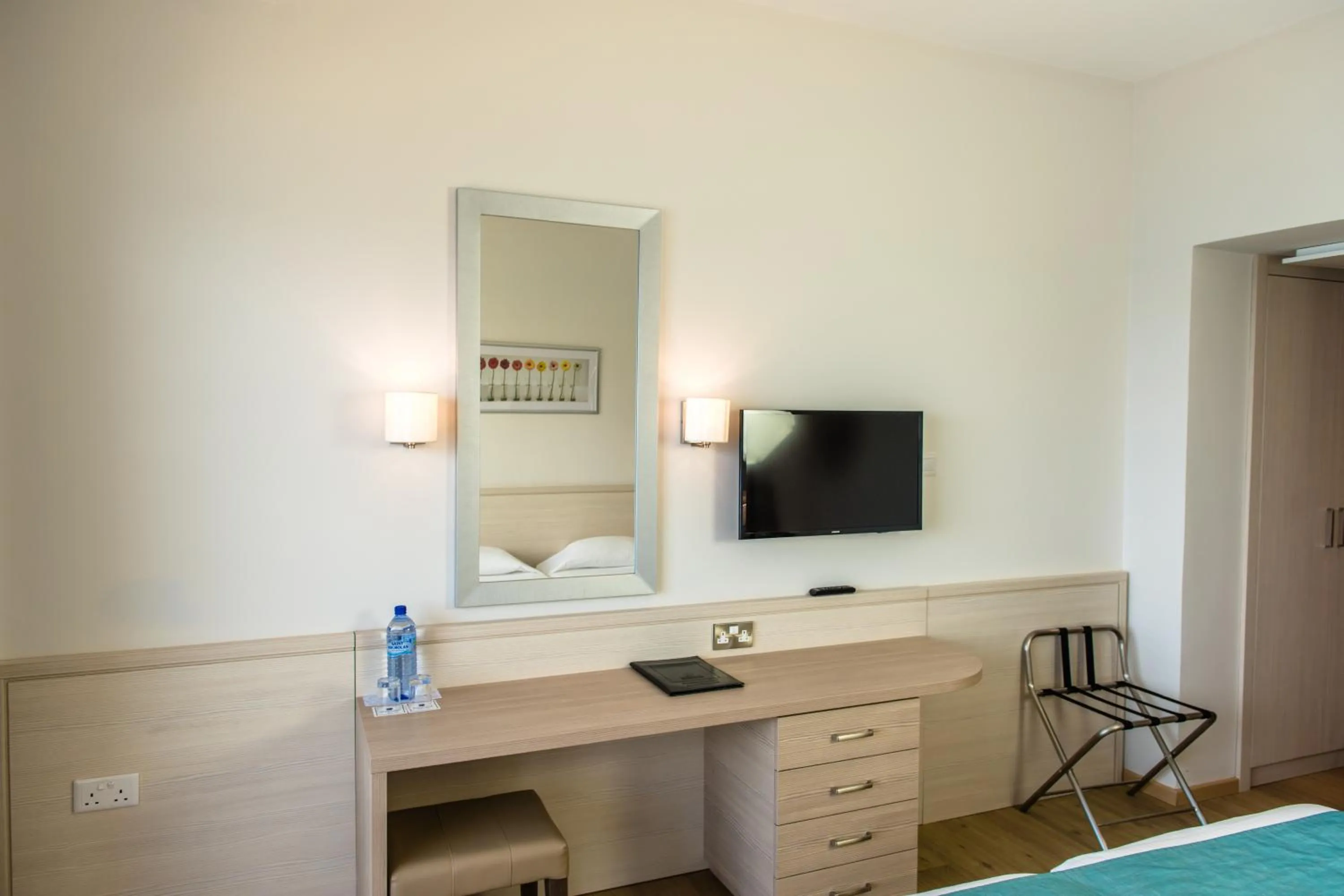 Bed in Cynthiana Beach Hotel