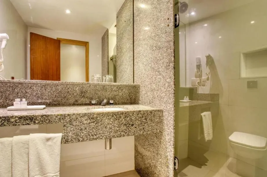 Bathroom in Premier Copacabana Hotel