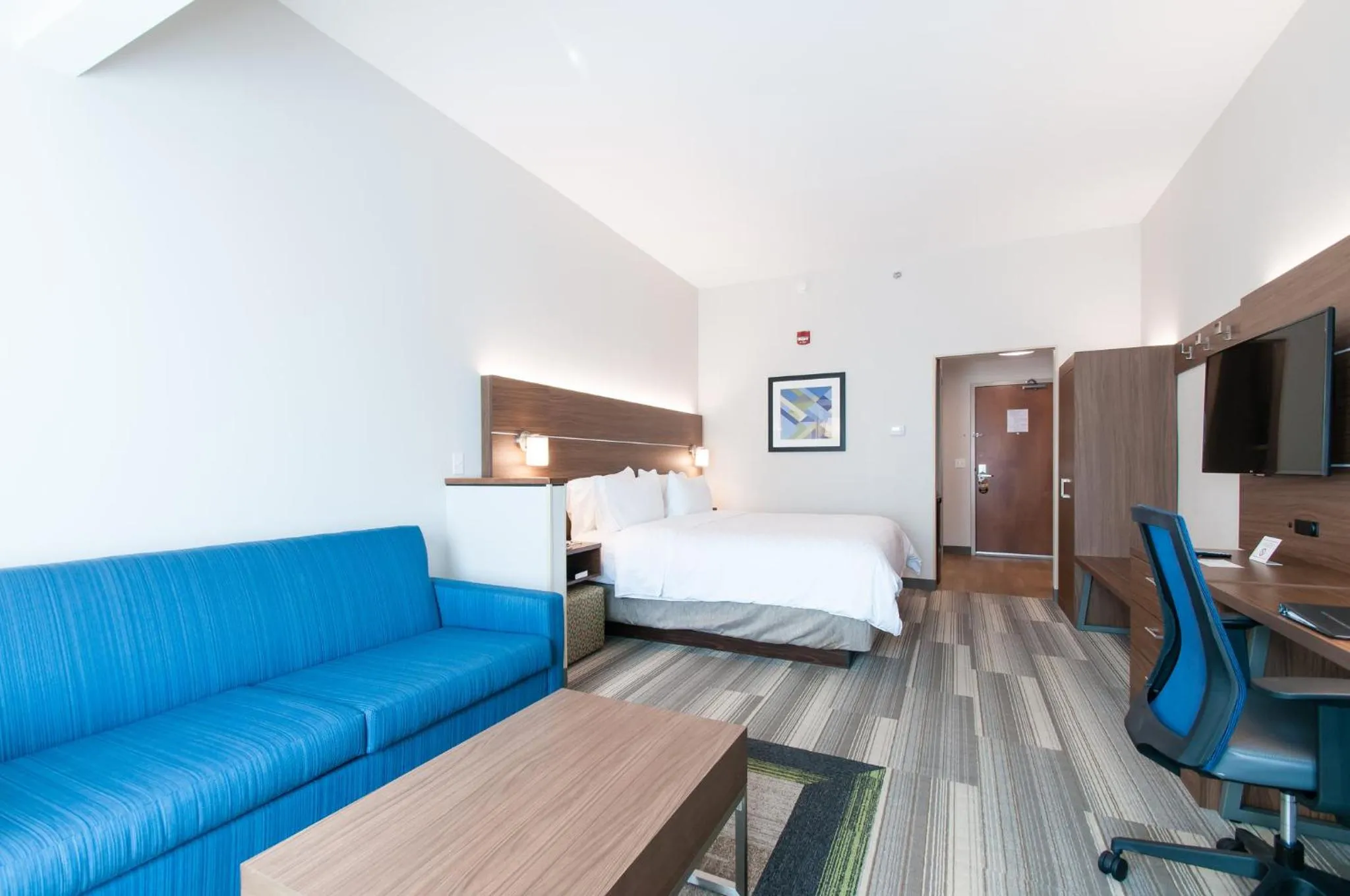 Photo of the whole room, Bed in Holiday Inn Express Hotel & Suites Hagerstown by IHG