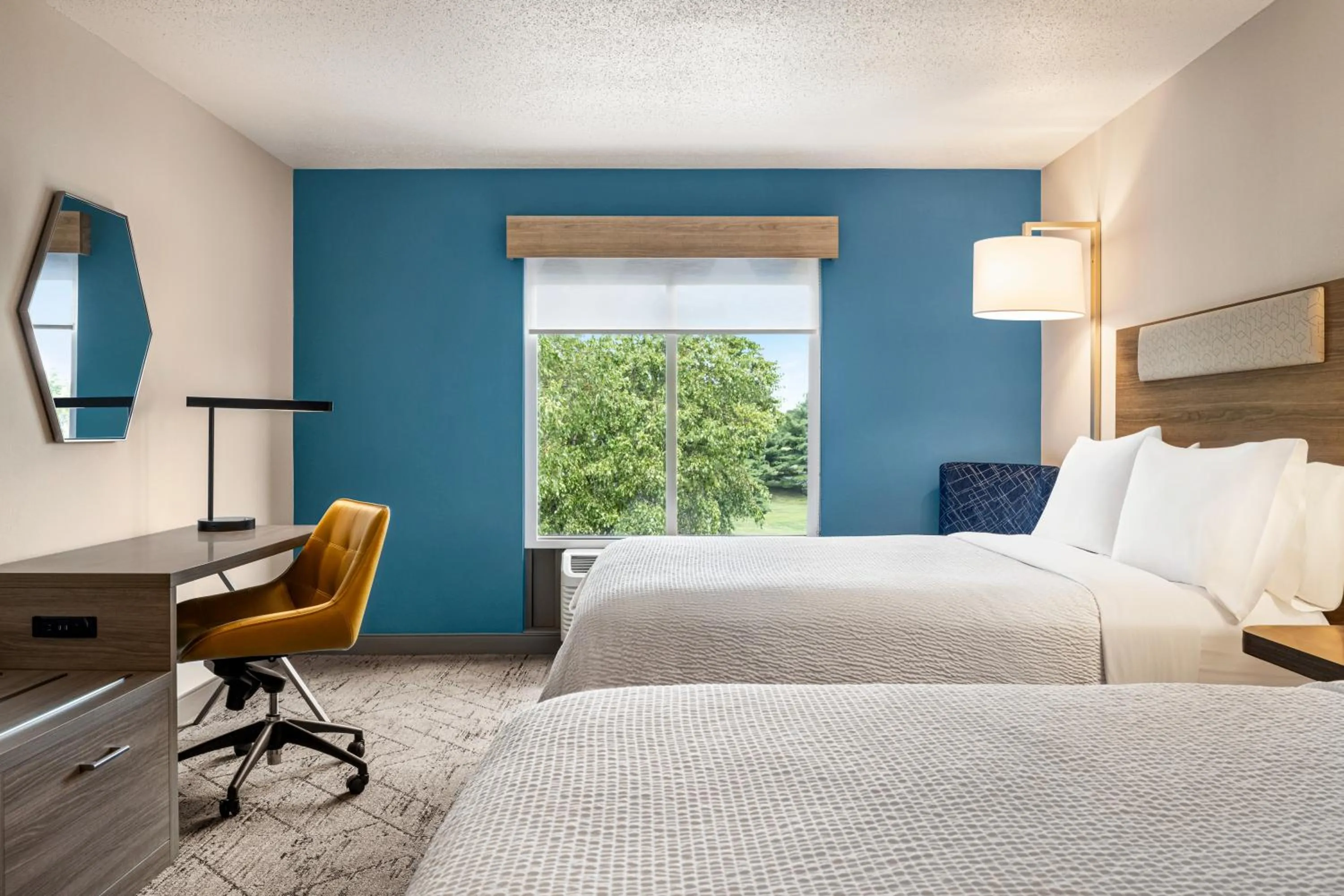 Bedroom, Bed in Holiday Inn Express Hotel & Suites Hagerstown by IHG