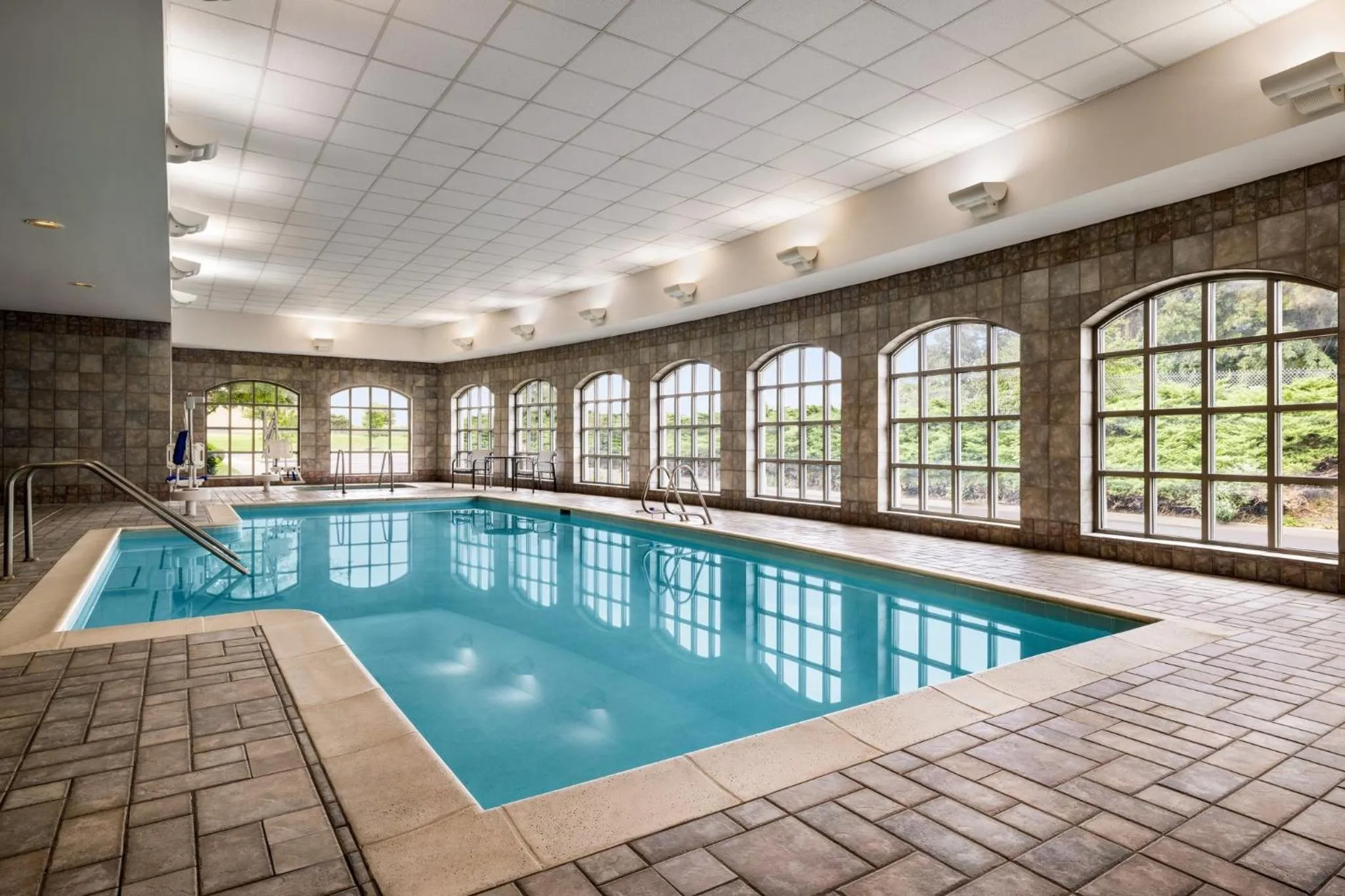 Swimming pool in Holiday Inn Express Hotel & Suites Hagerstown by IHG