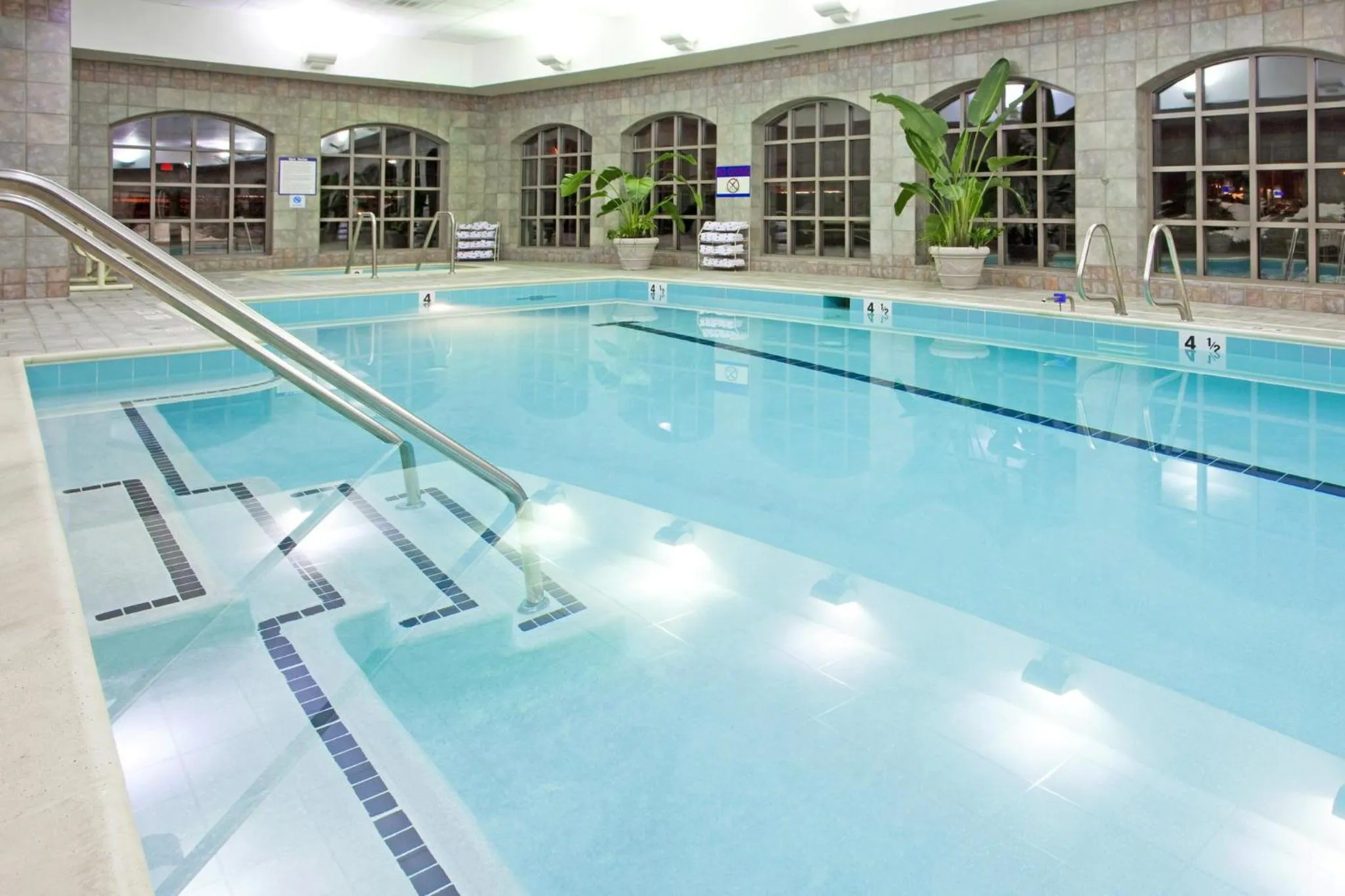 Swimming pool in Holiday Inn Express Hotel & Suites Hagerstown by IHG