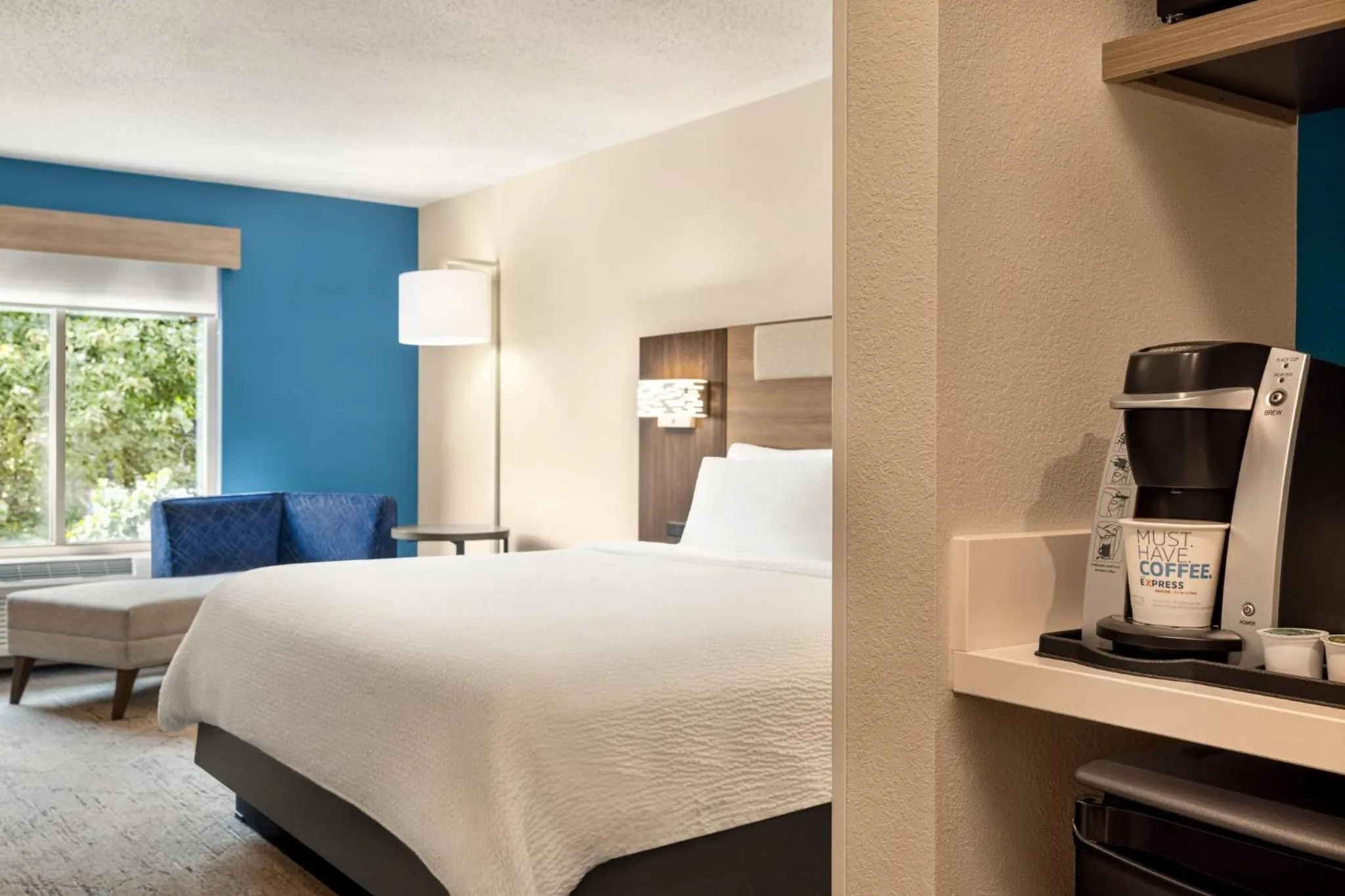 Photo of the whole room, Bed in Holiday Inn Express Hotel & Suites Hagerstown by IHG