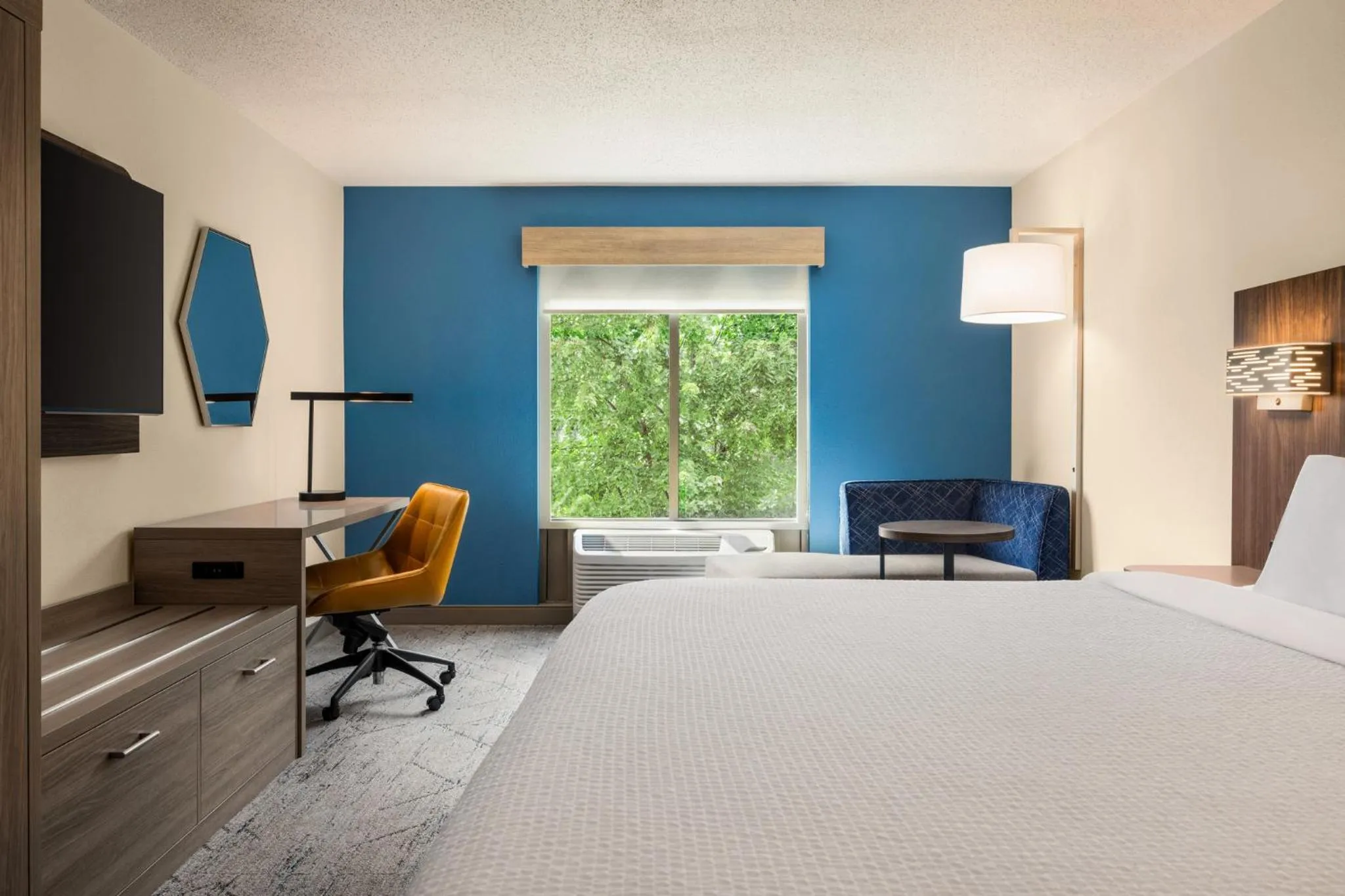 Photo of the whole room, Bed in Holiday Inn Express Hotel & Suites Hagerstown by IHG