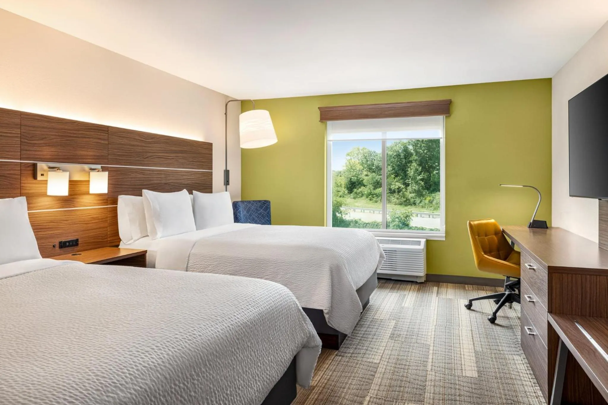 Photo of the whole room, Bed in Holiday Inn Express Hotel & Suites Hagerstown by IHG