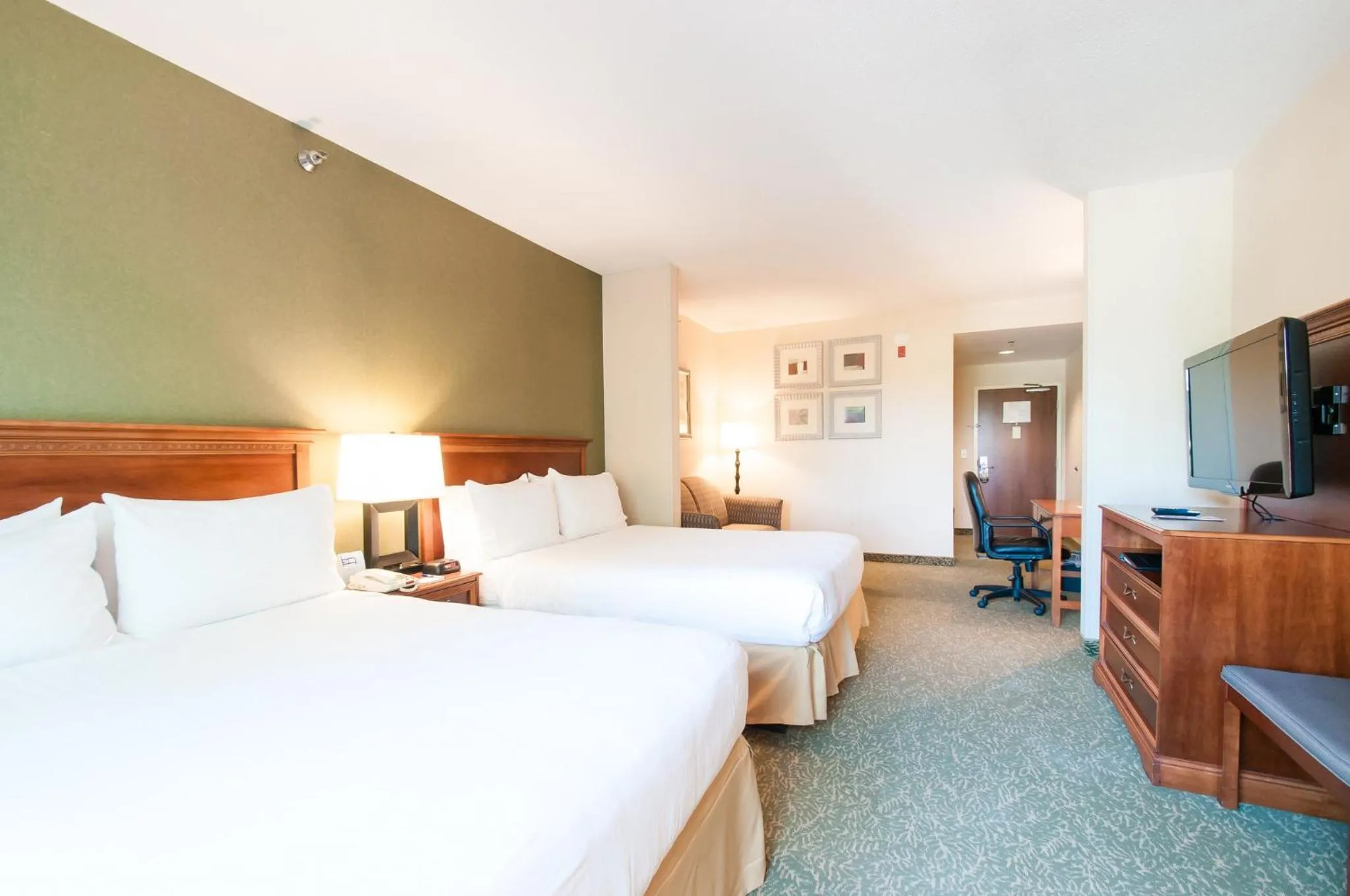 Bedroom, Bed in Holiday Inn Express Hotel & Suites Hagerstown by IHG