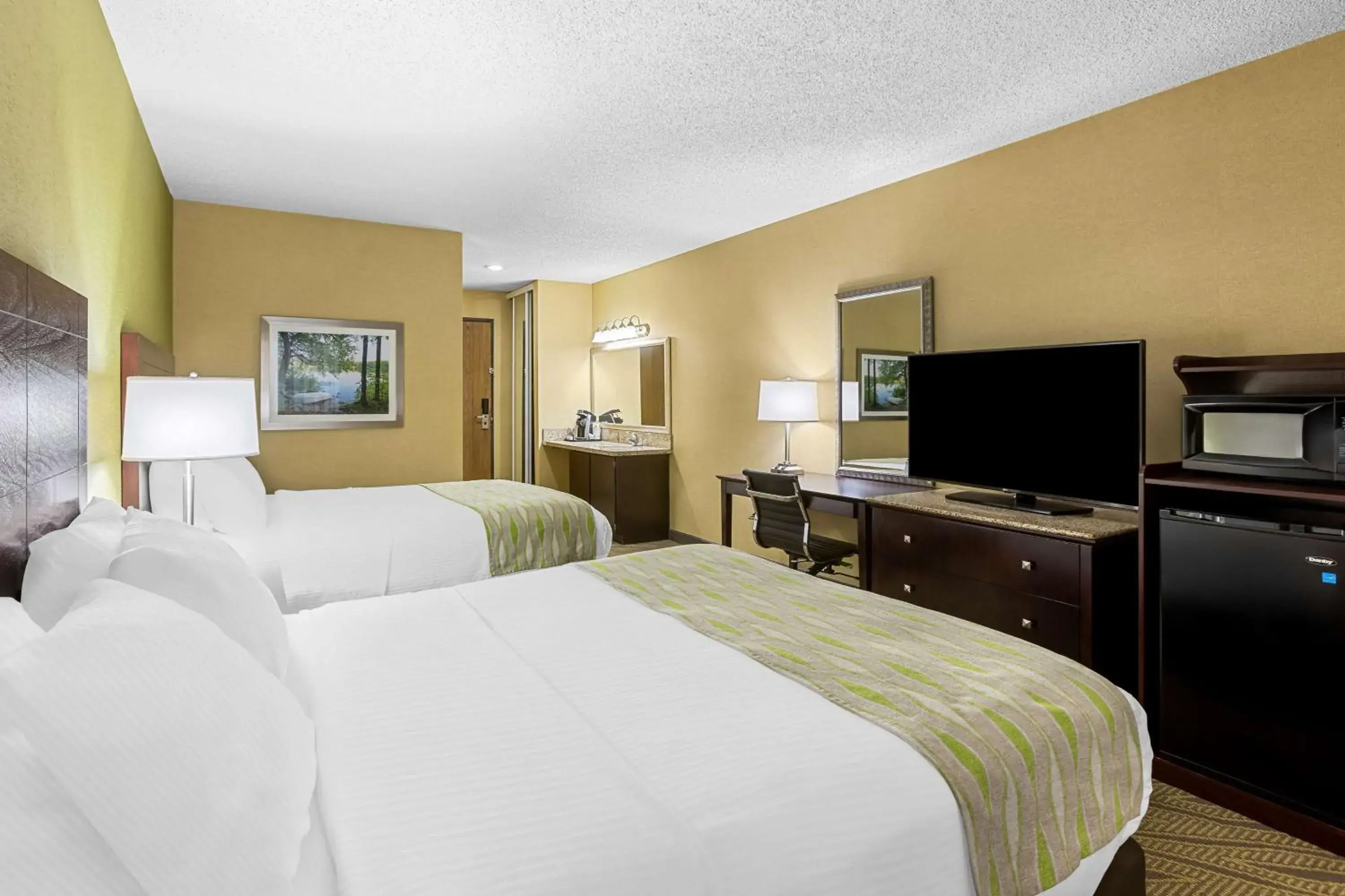 Queen Room with Two Queen Beds in Best Western Gaylord Queen Room with Two Queen Beds in Best Western Gaylord