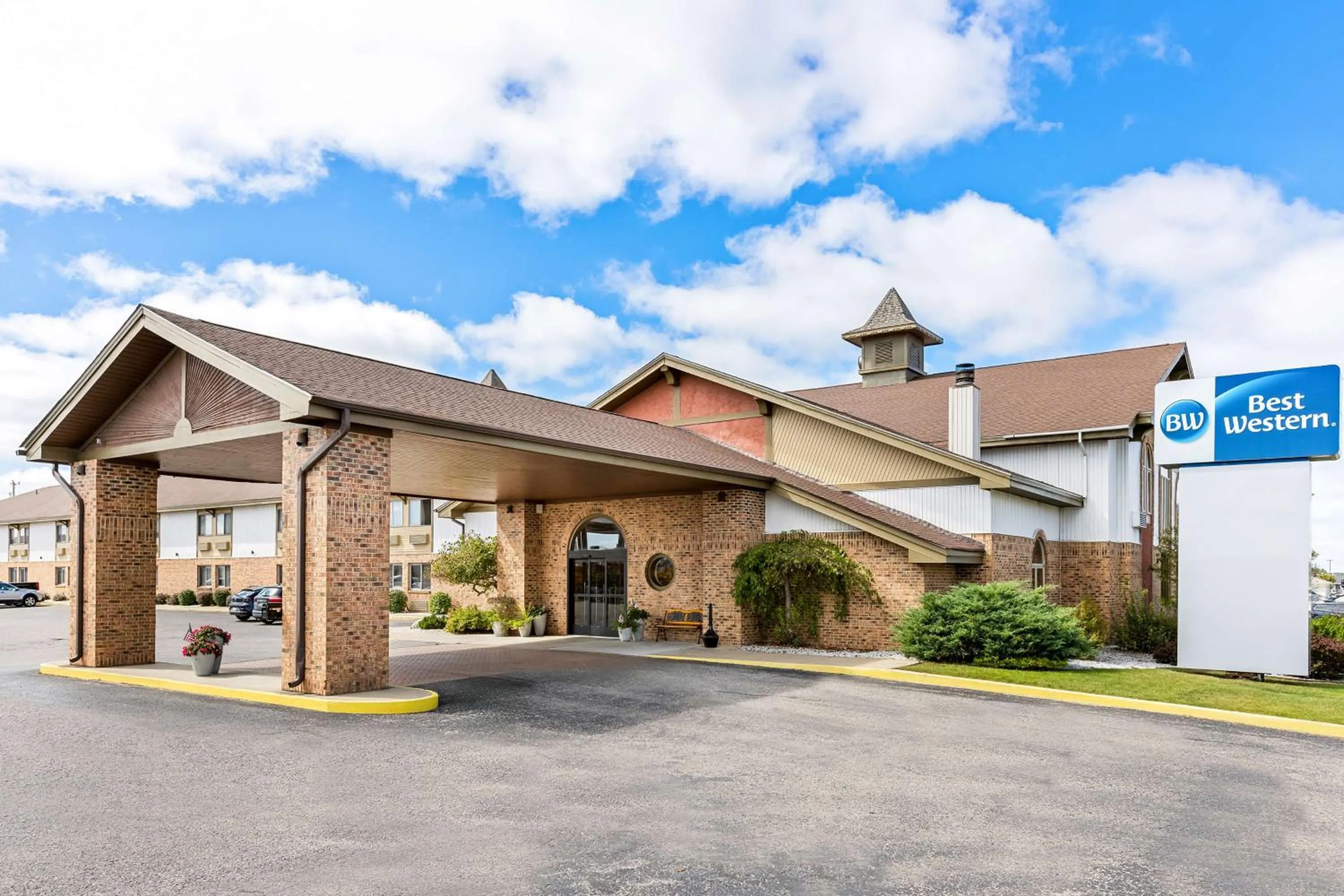 Property building in Best Western Gaylord