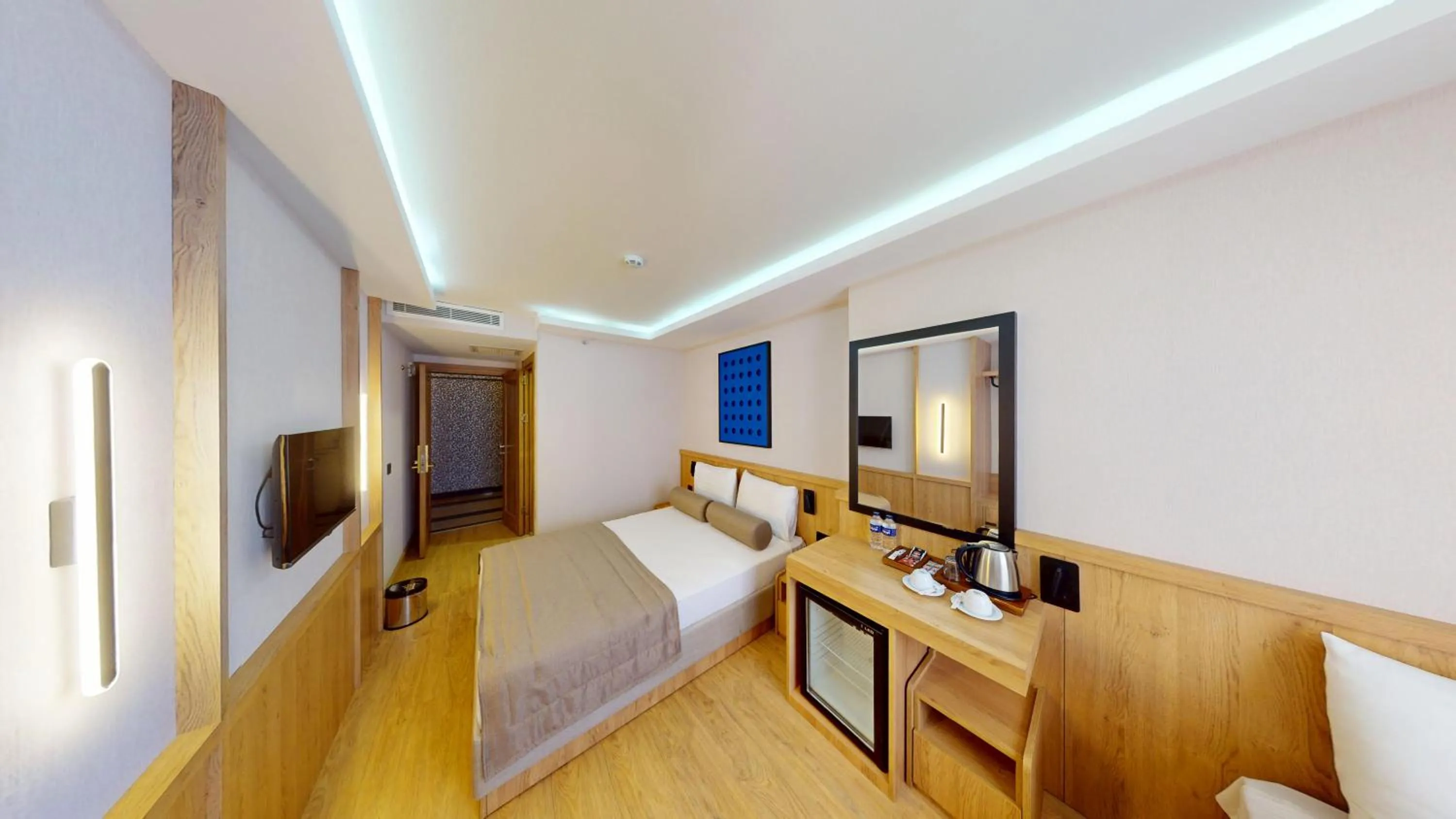 Photo of the whole room, Bed in Istanbul River Hotel