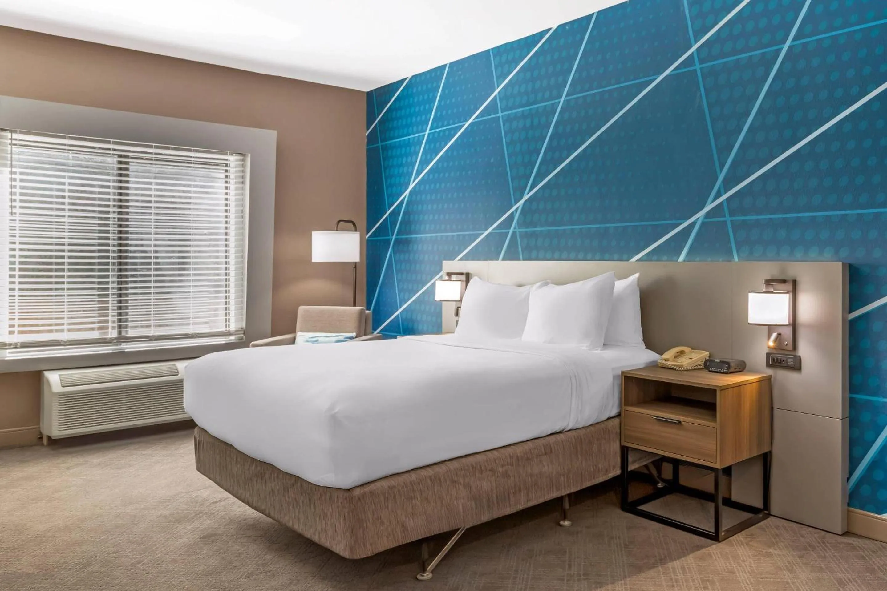 Bedroom, Bed in Comfort Inn Dayton South