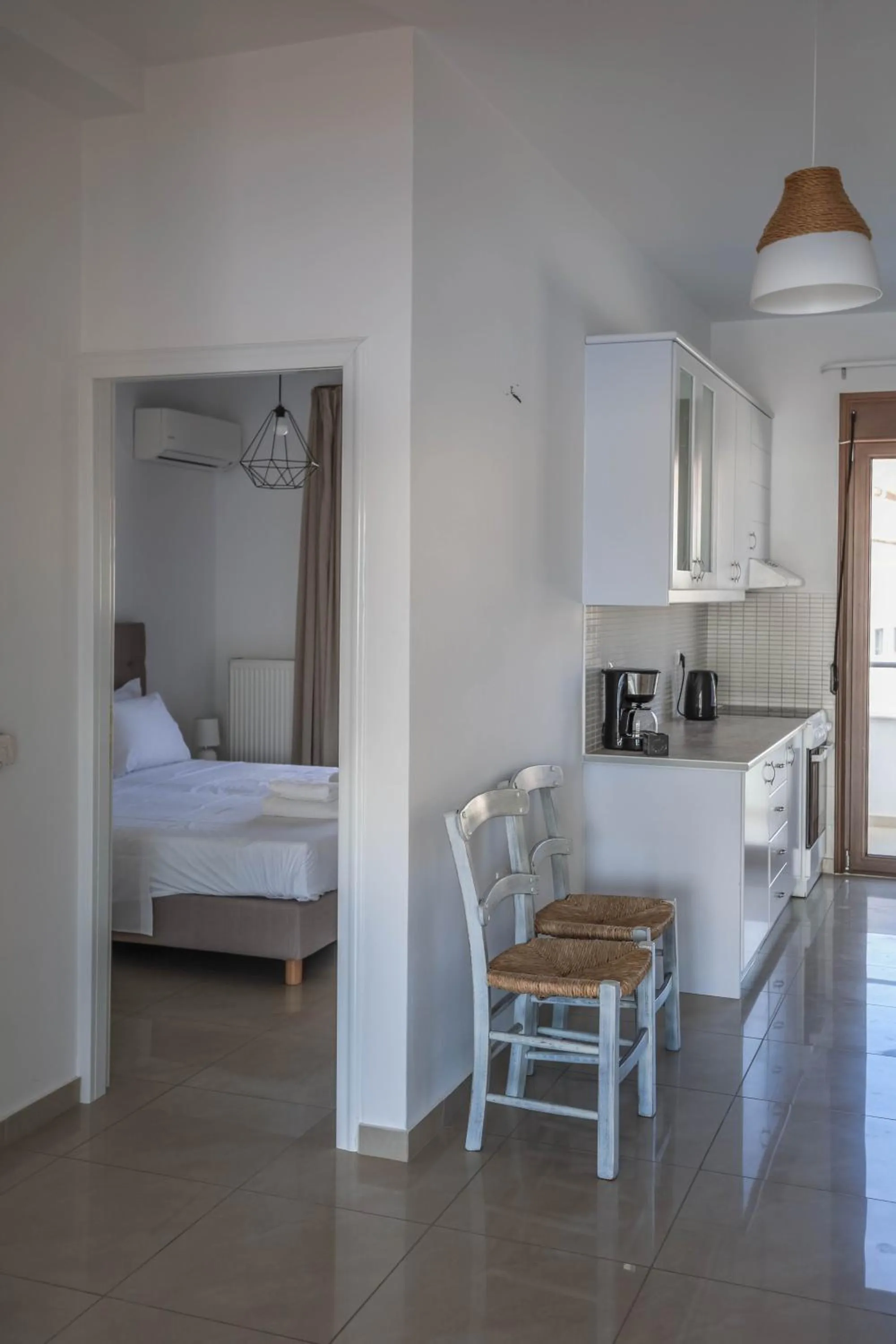 Photo of the whole room, Bed in Porto Kaza