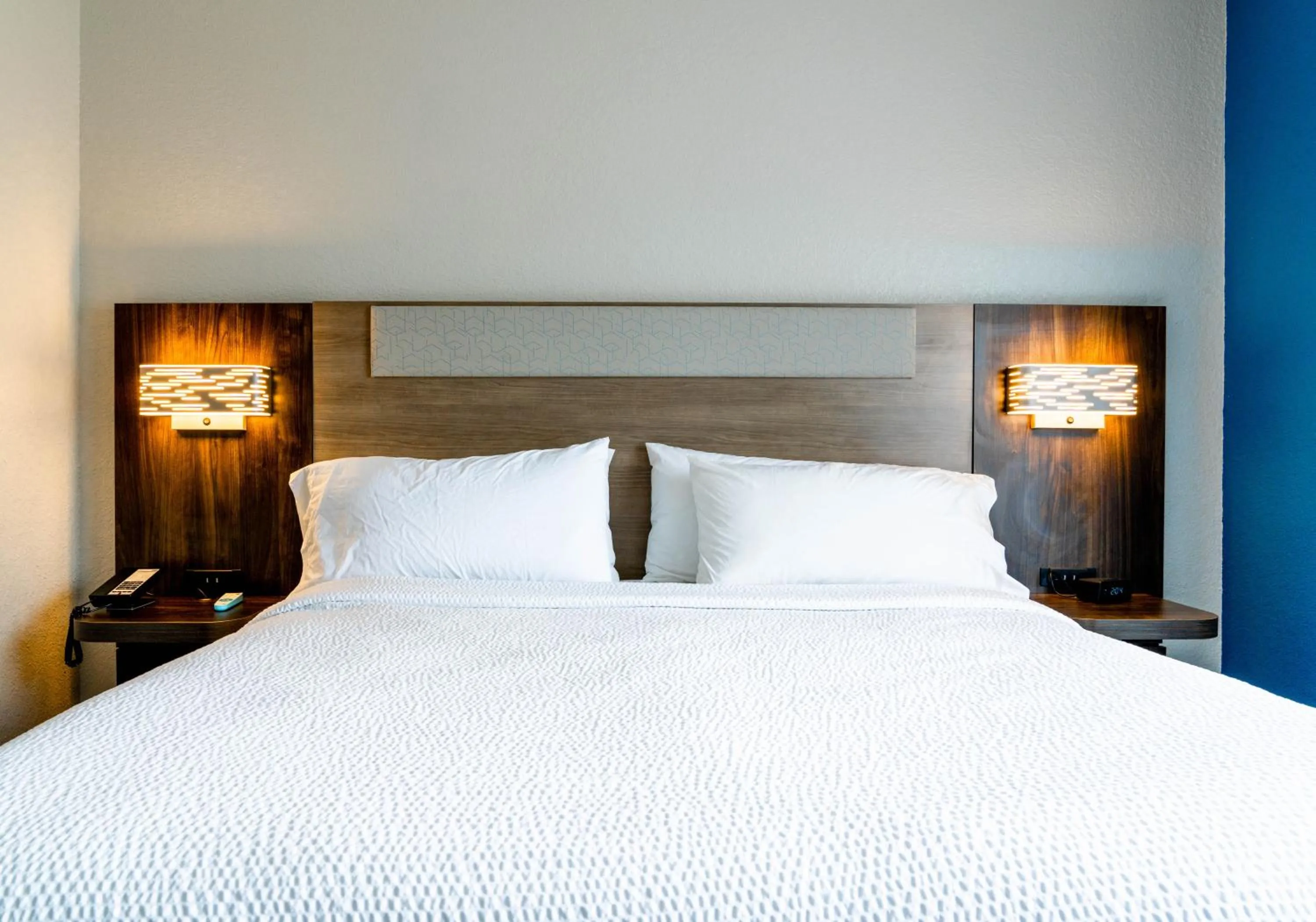 Bed in Holiday Inn Express Hotel & Suites Hiawassee by IHG