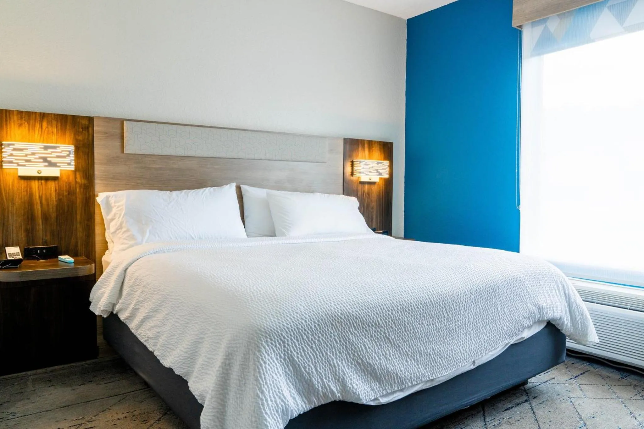 Photo of the whole room, Bed in Holiday Inn Express Hotel & Suites Hiawassee by IHG