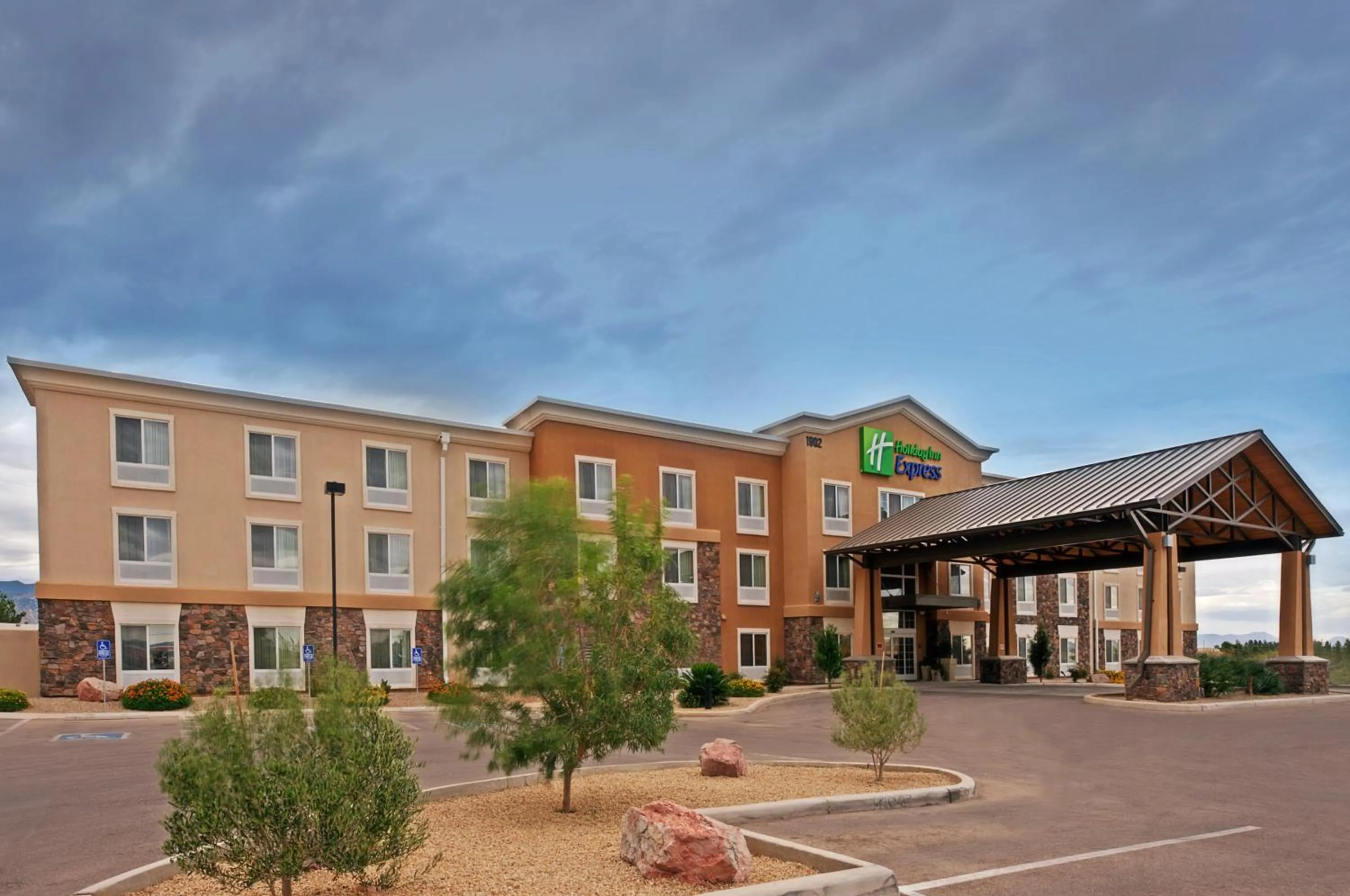 Property building in Holiday Inn Express Sierra Vista by IHG