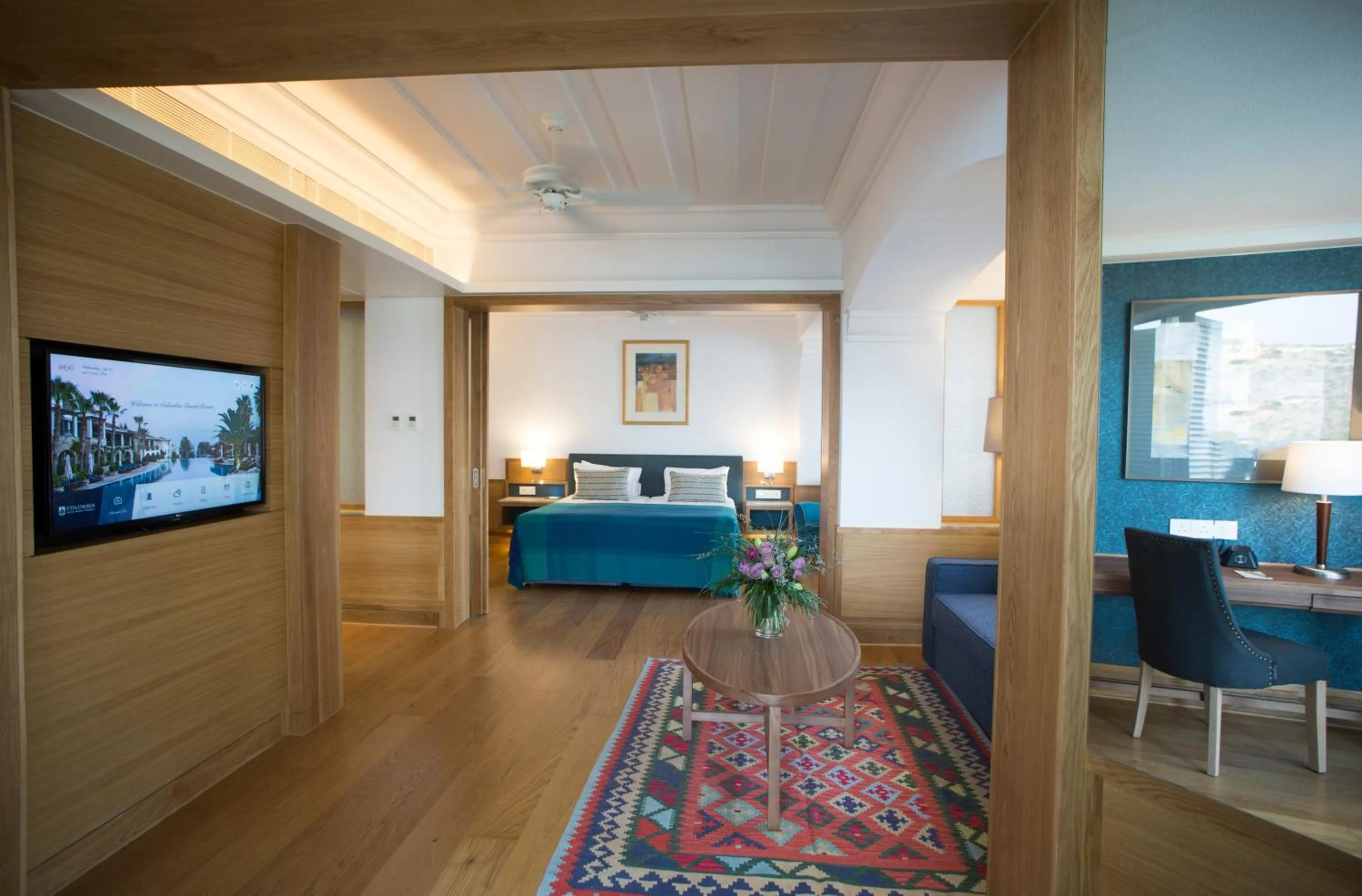 Bedroom, Bed in Columbia Beach Resort