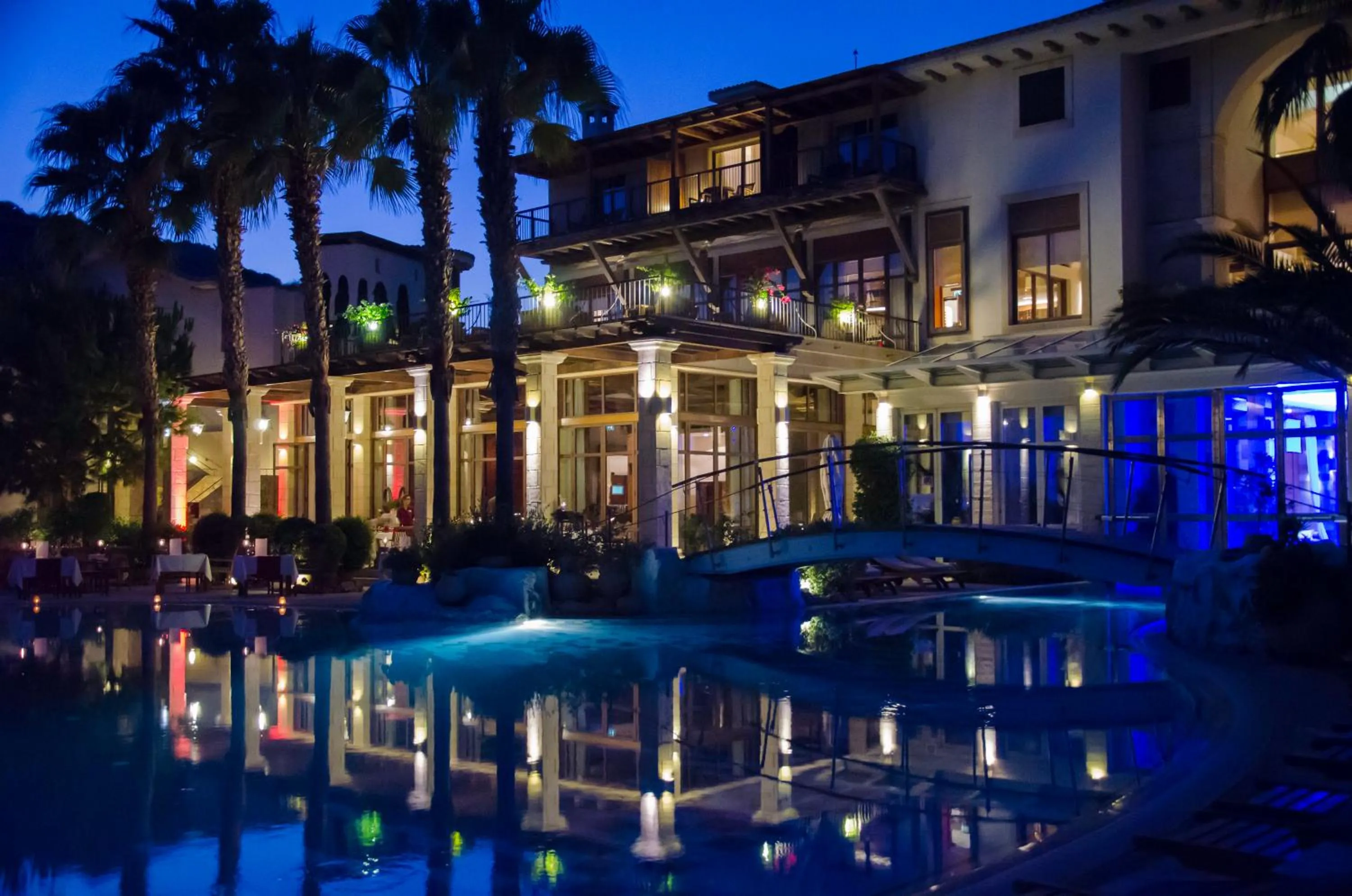 Restaurant/places to eat in Columbia Beach Resort