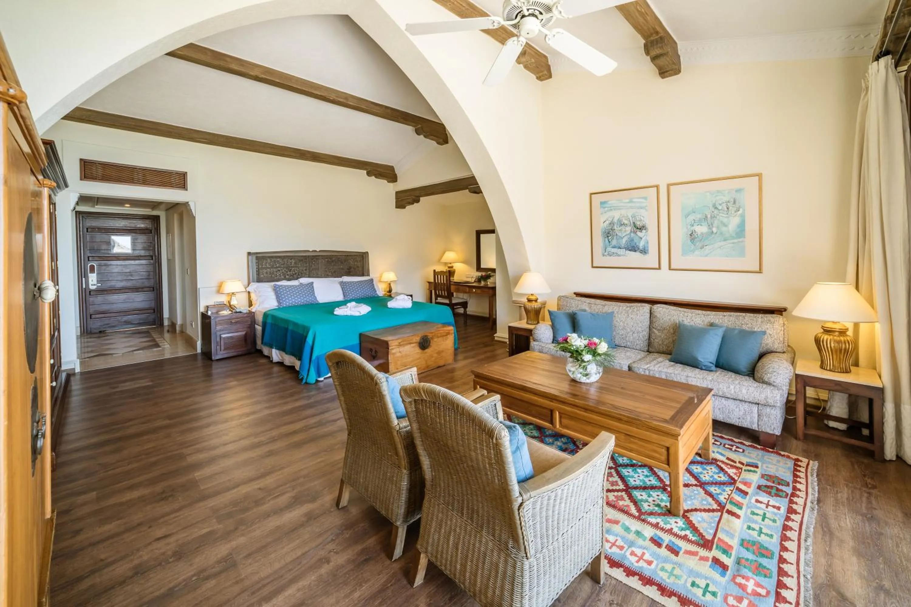 Photo of the whole room in Columbia Beach Resort