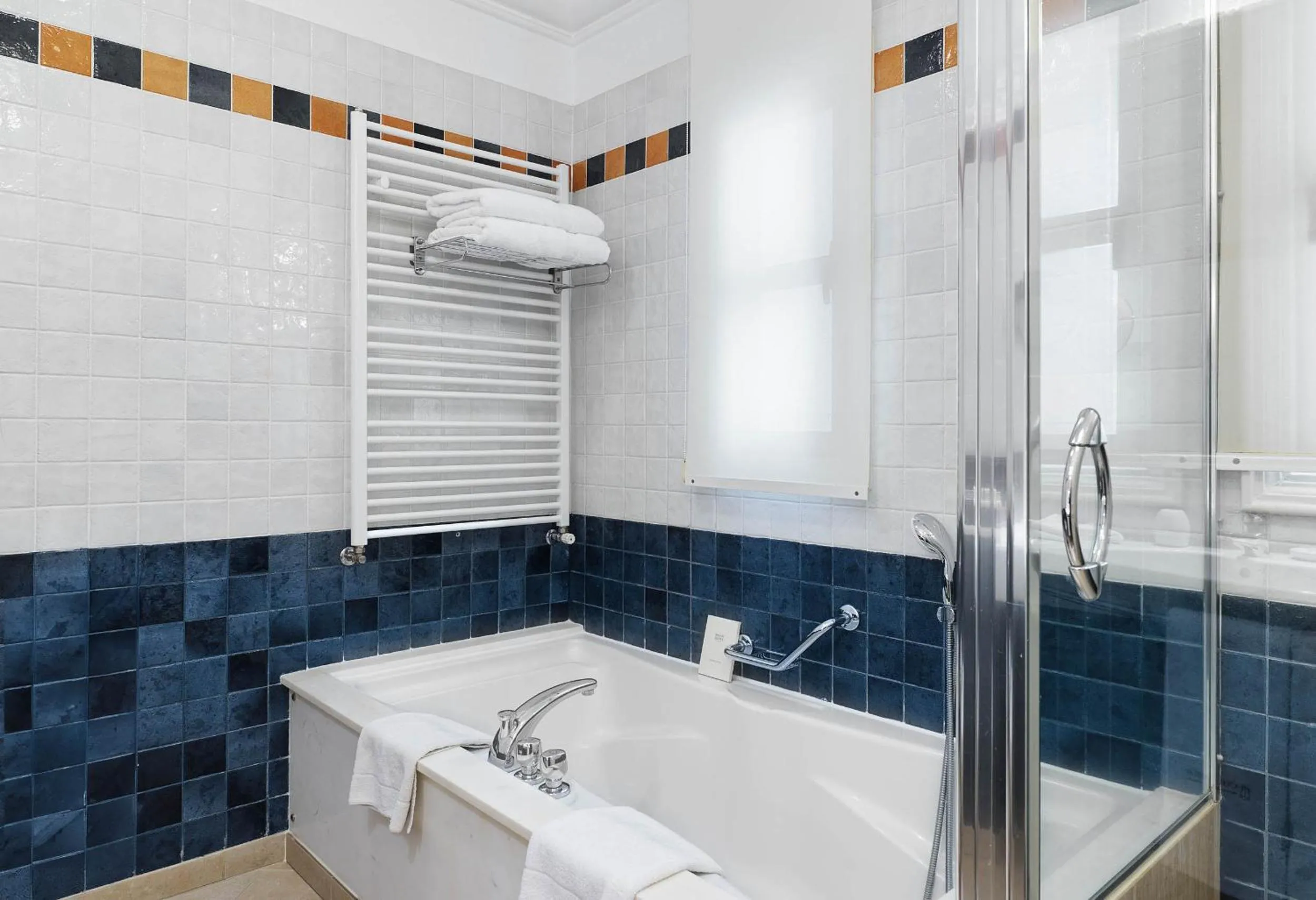 Bathroom in Columbia Beach Resort