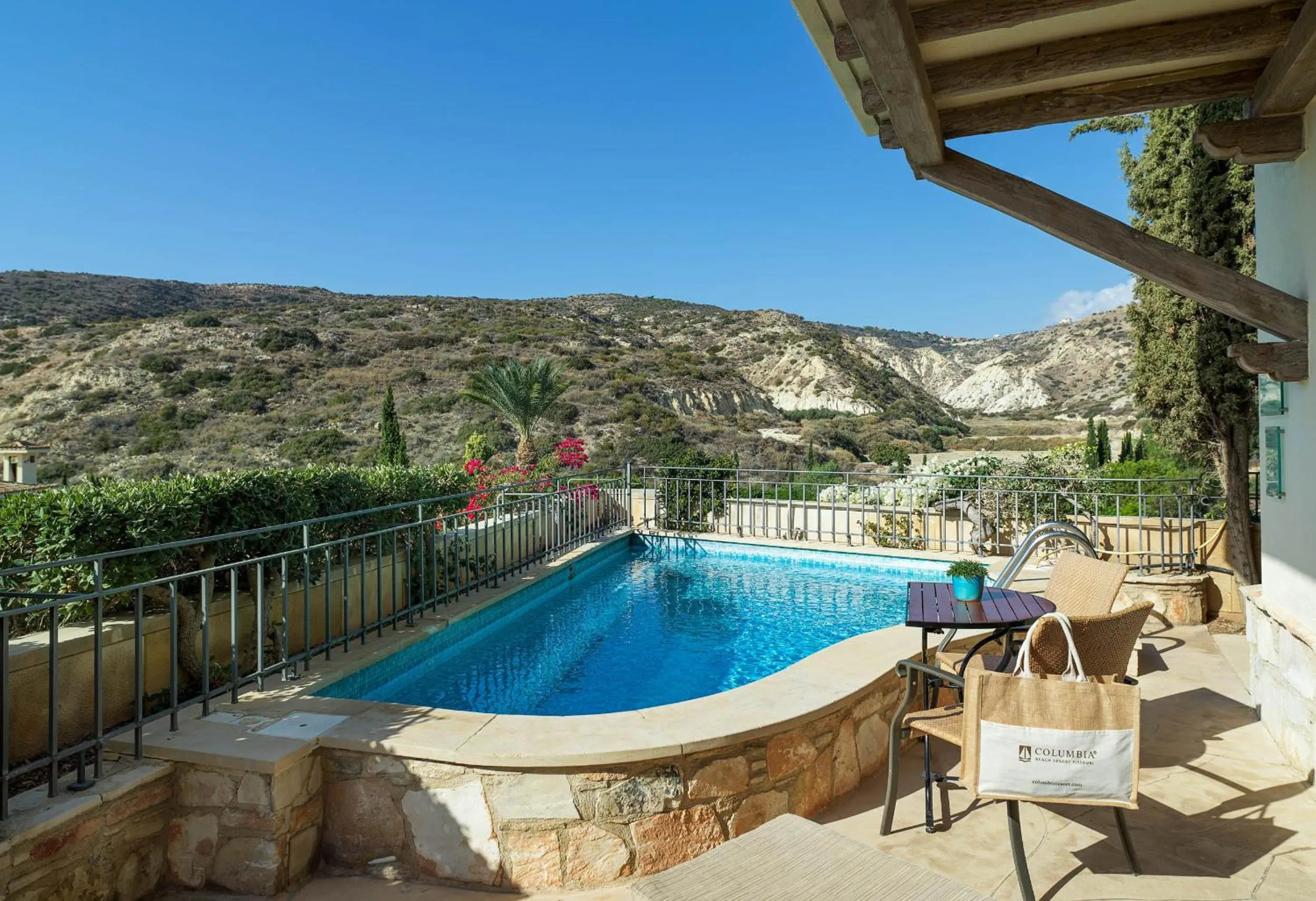 Swimming pool in Columbia Beach Resort