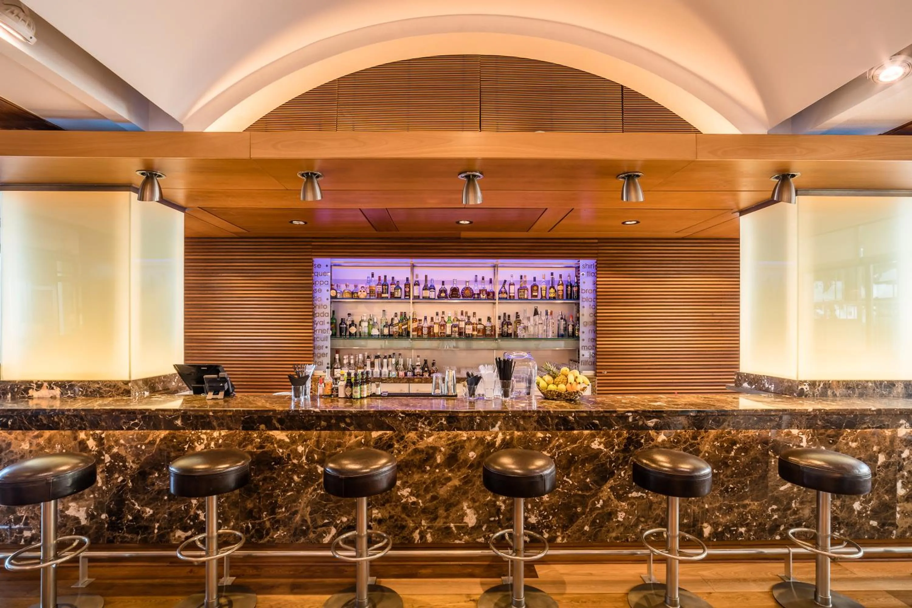 Lounge or bar in Columbia Beach Resort