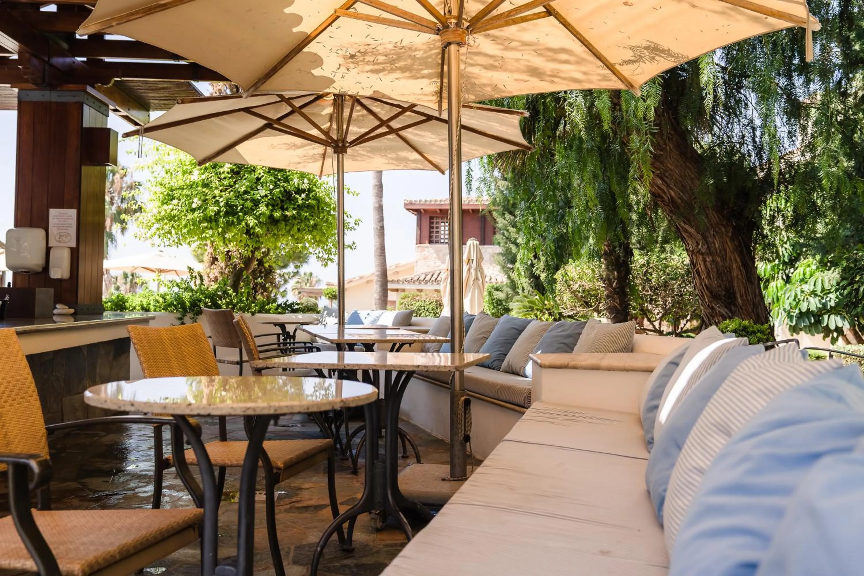 Lounge or bar in Columbia Beach Resort