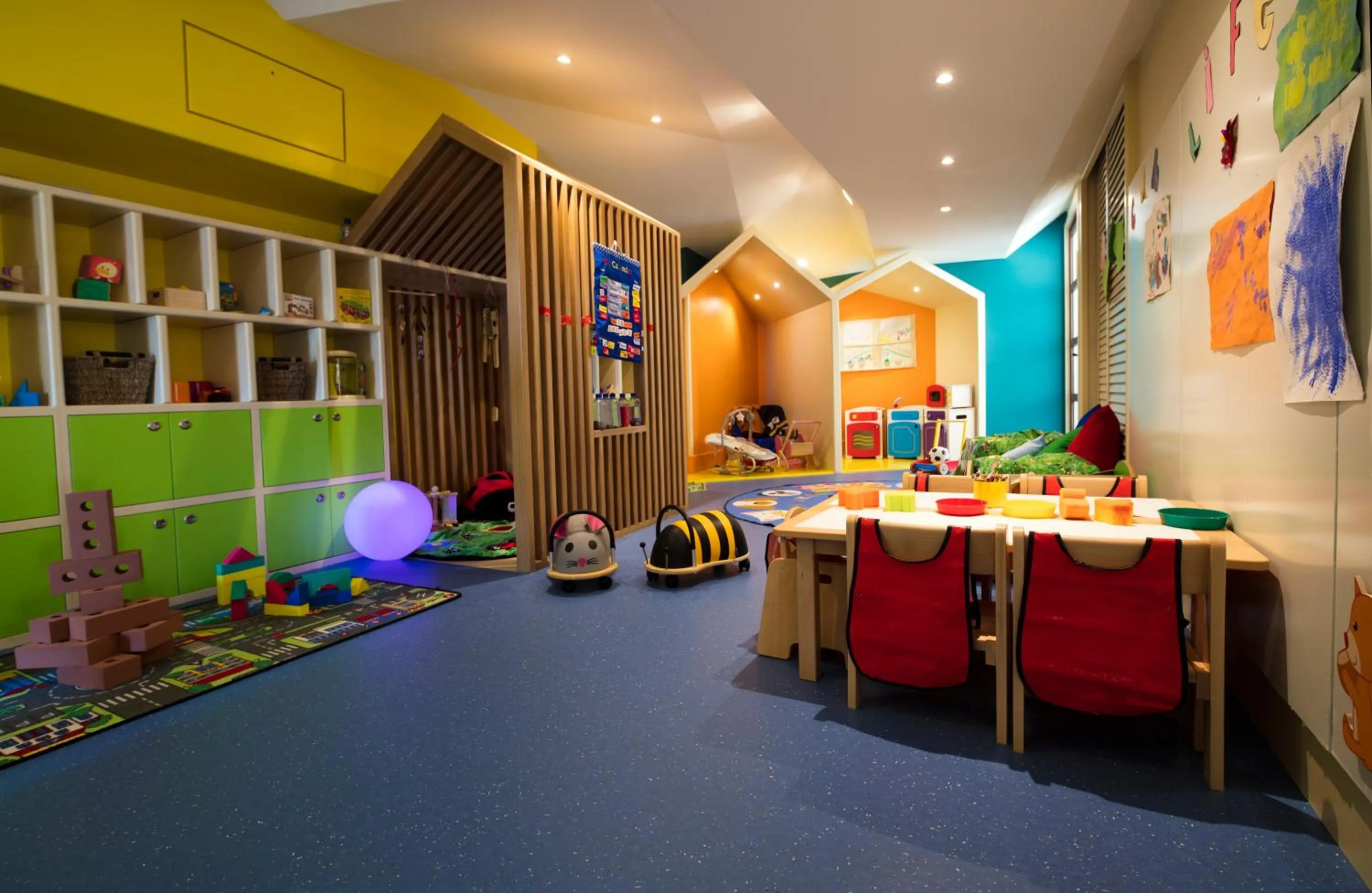 young children in Columbia Beach Resort