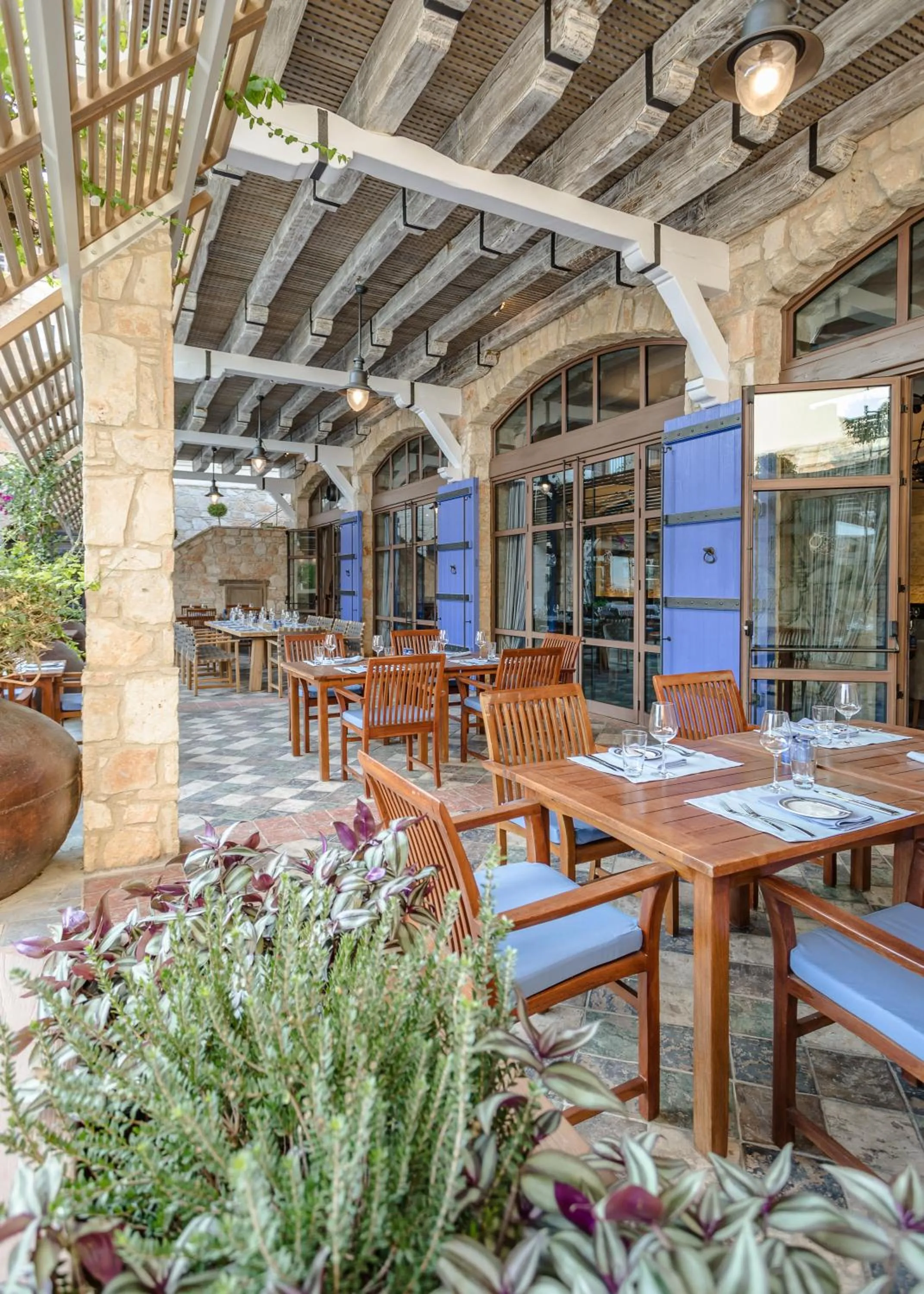 Restaurant/places to eat in Columbia Beach Resort