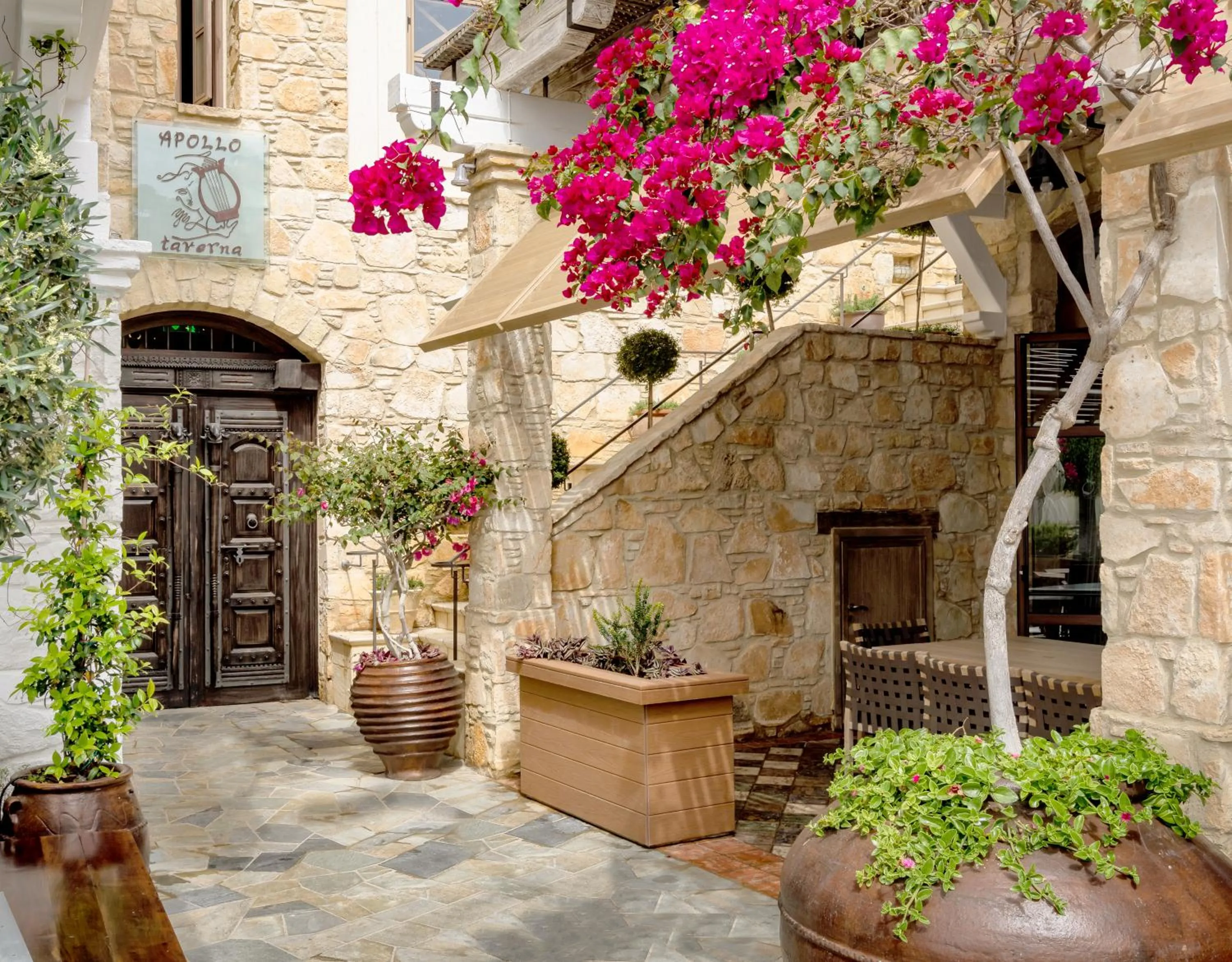 Restaurant/places to eat in Columbia Beach Resort