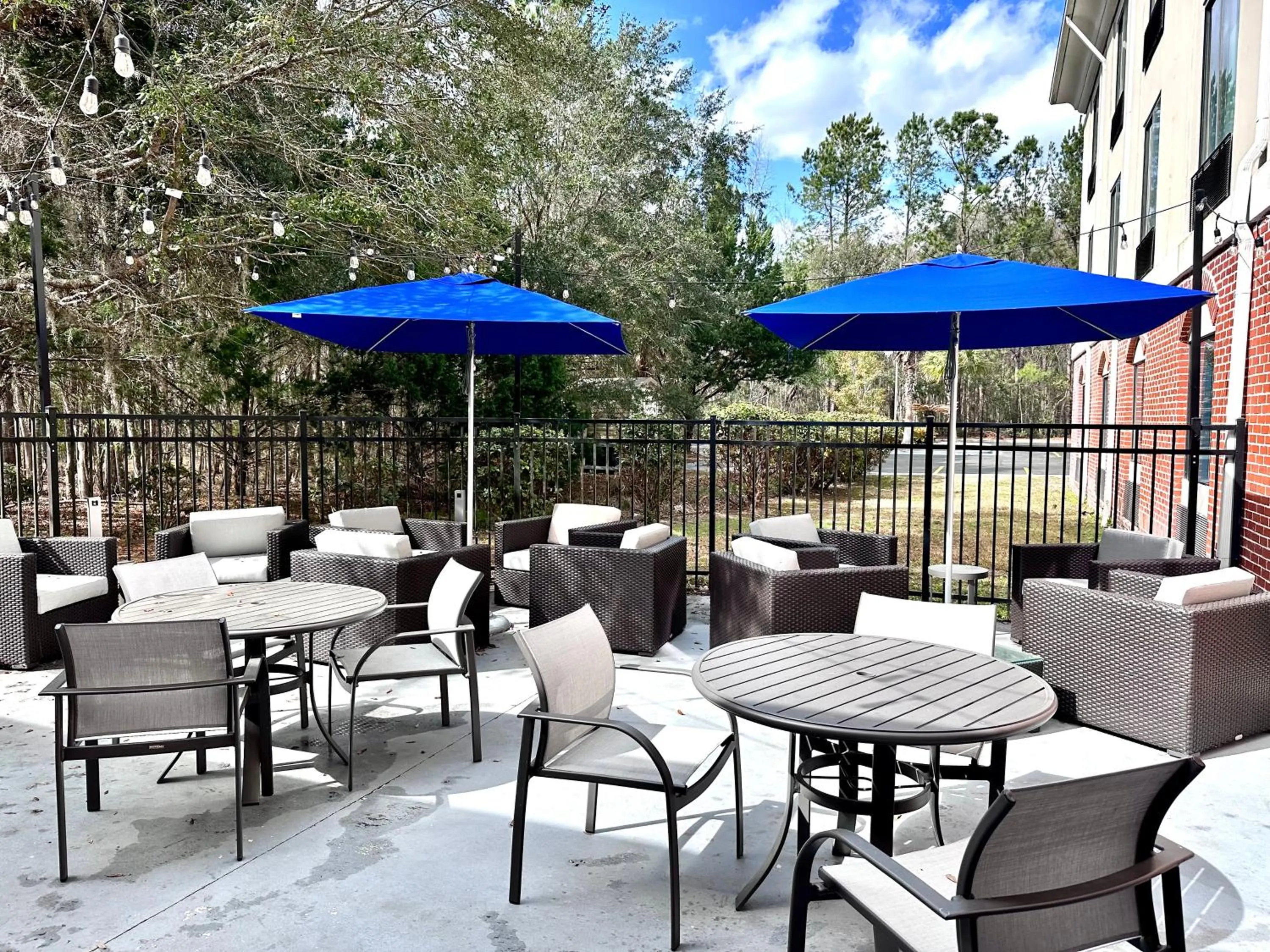 Patio in Holiday Inn Express Hotel & Suites Hinesville by IHG