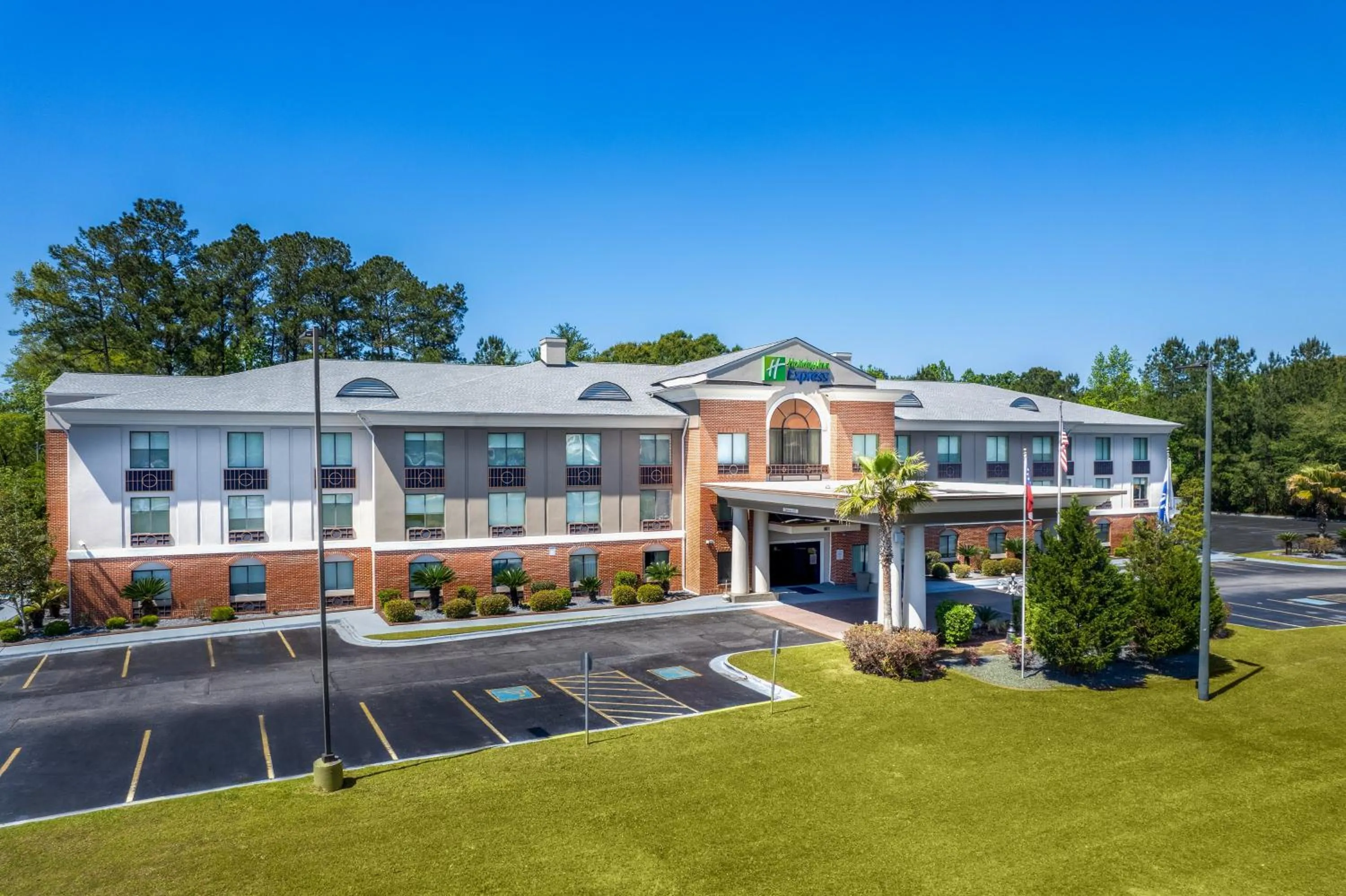 Property building in Holiday Inn Express Hotel & Suites Hinesville by IHG