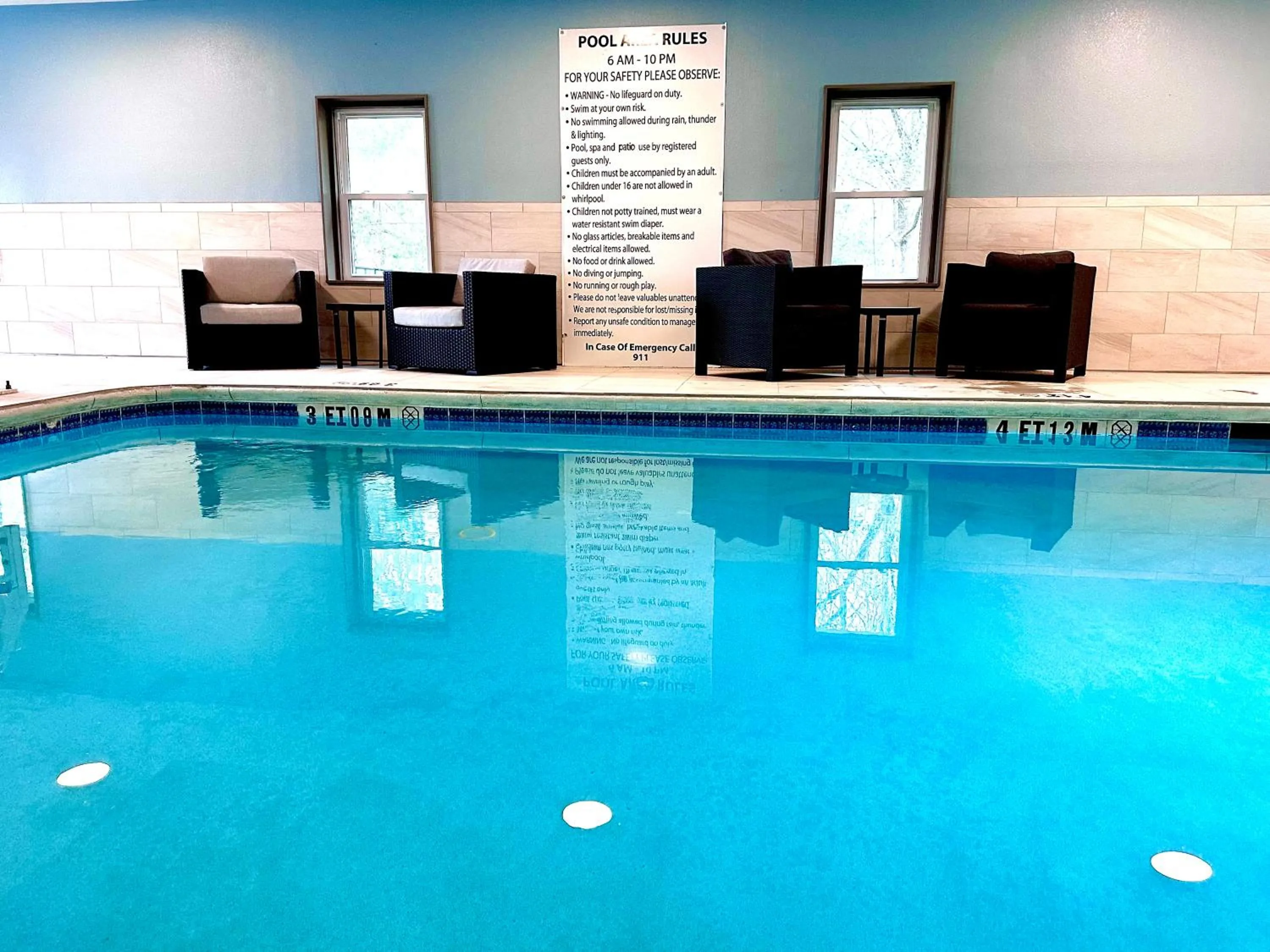 Swimming pool in Holiday Inn Express Hotel & Suites Hinesville by IHG