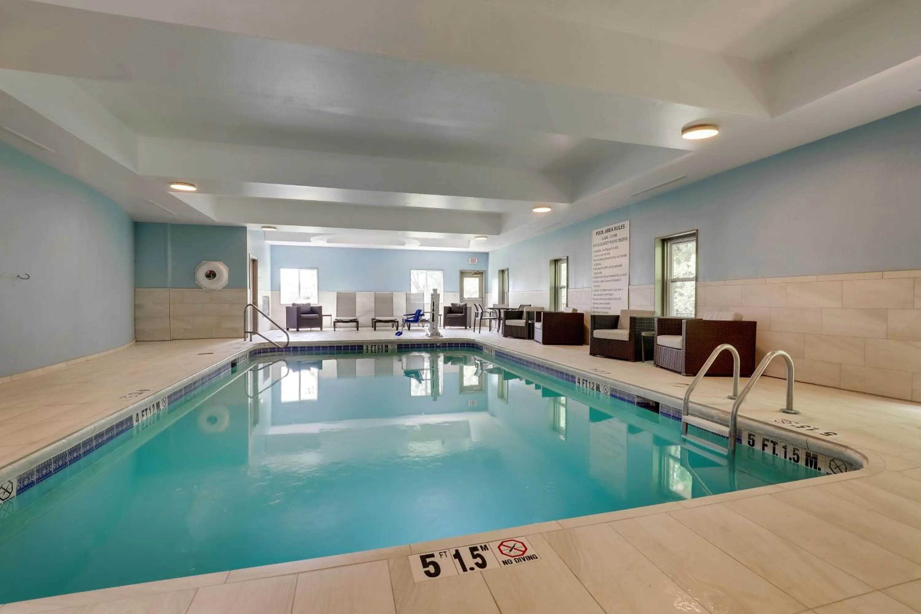 Swimming pool in Holiday Inn Express Hotel & Suites Hinesville by IHG