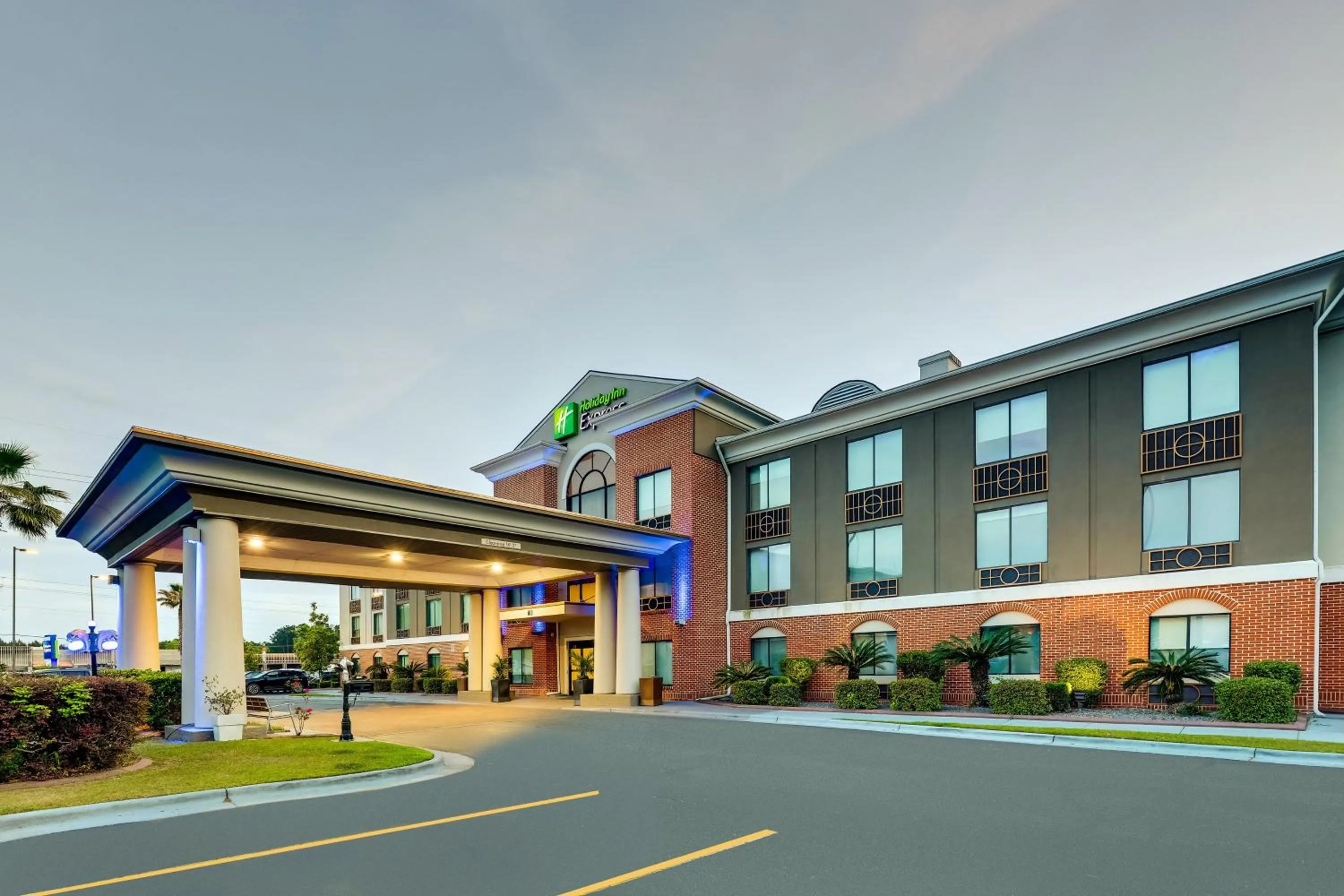 Property building in Holiday Inn Express Hotel & Suites Hinesville by IHG