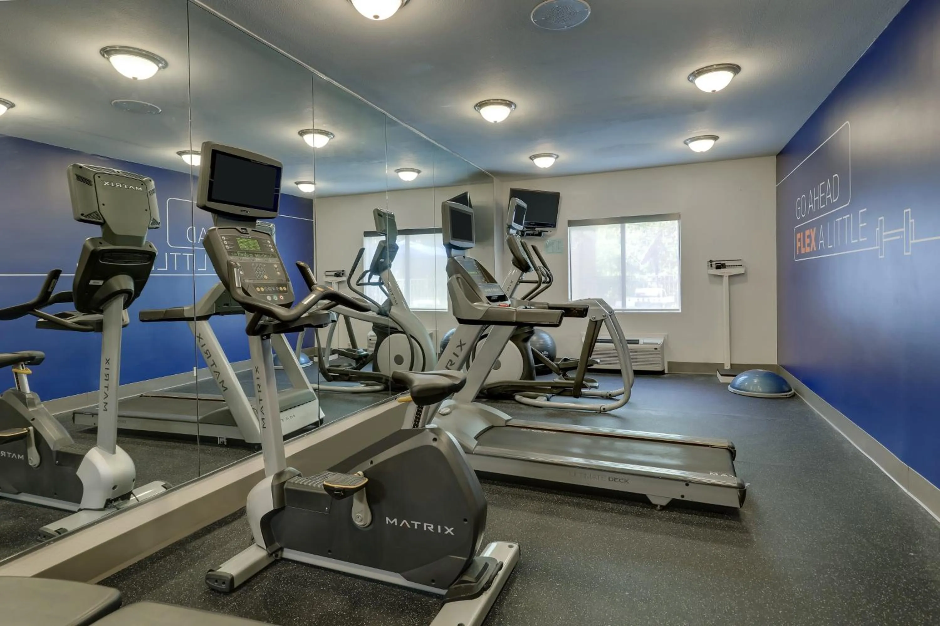 Fitness centre/facilities in Holiday Inn Express Hotel & Suites Hinesville by IHG