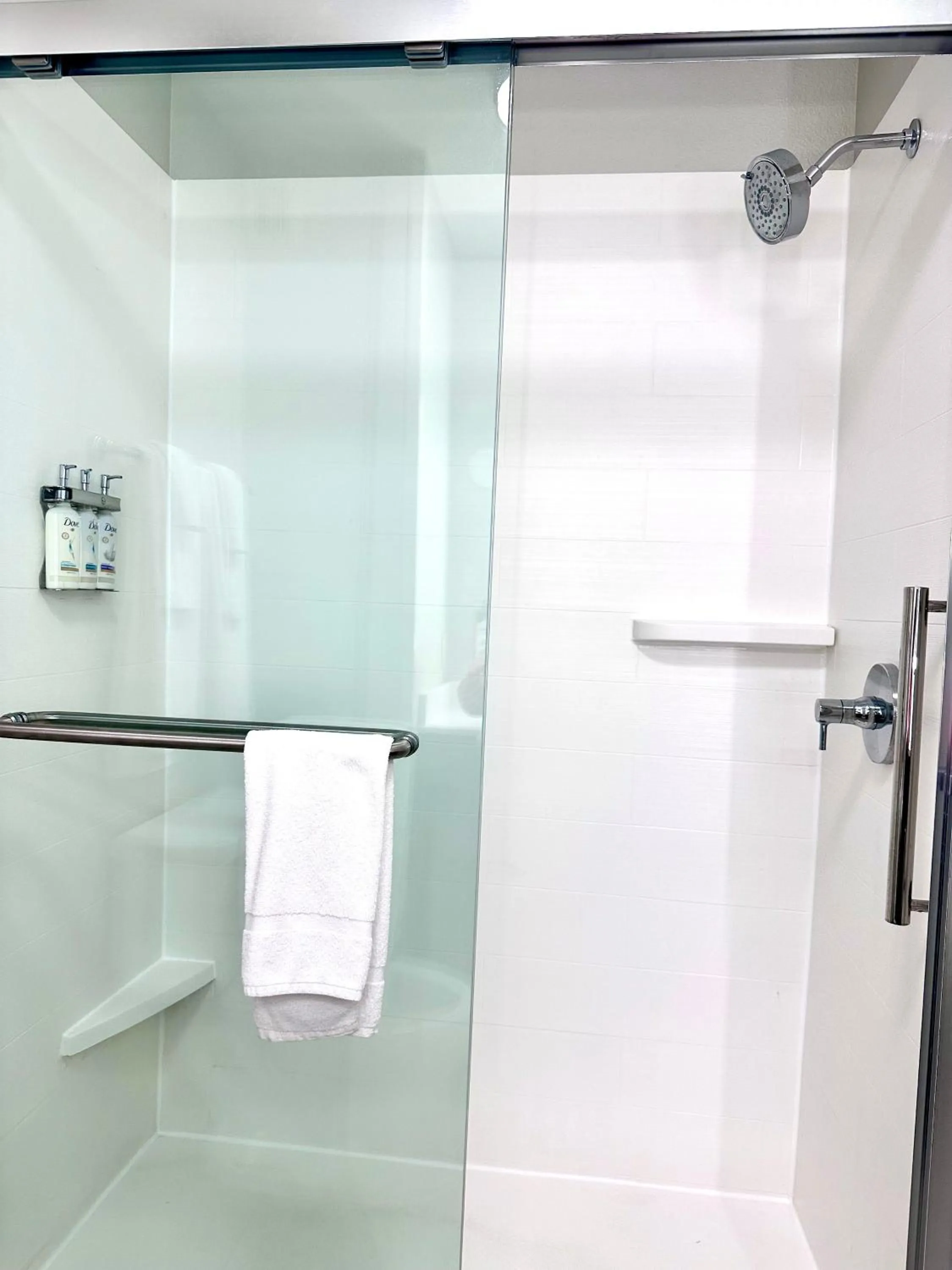Shower in Holiday Inn Express Hotel & Suites Hinesville by IHG