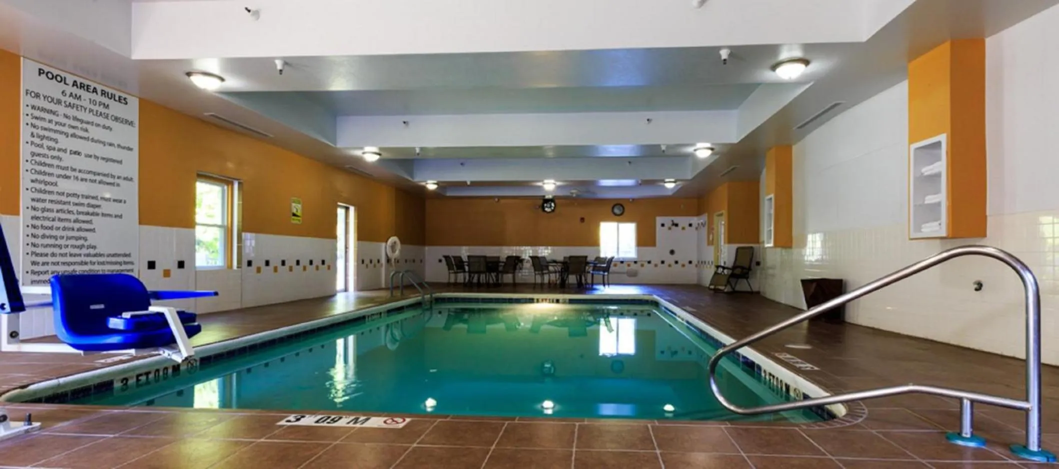 Swimming pool in Holiday Inn Express Hotel & Suites Hinesville by IHG