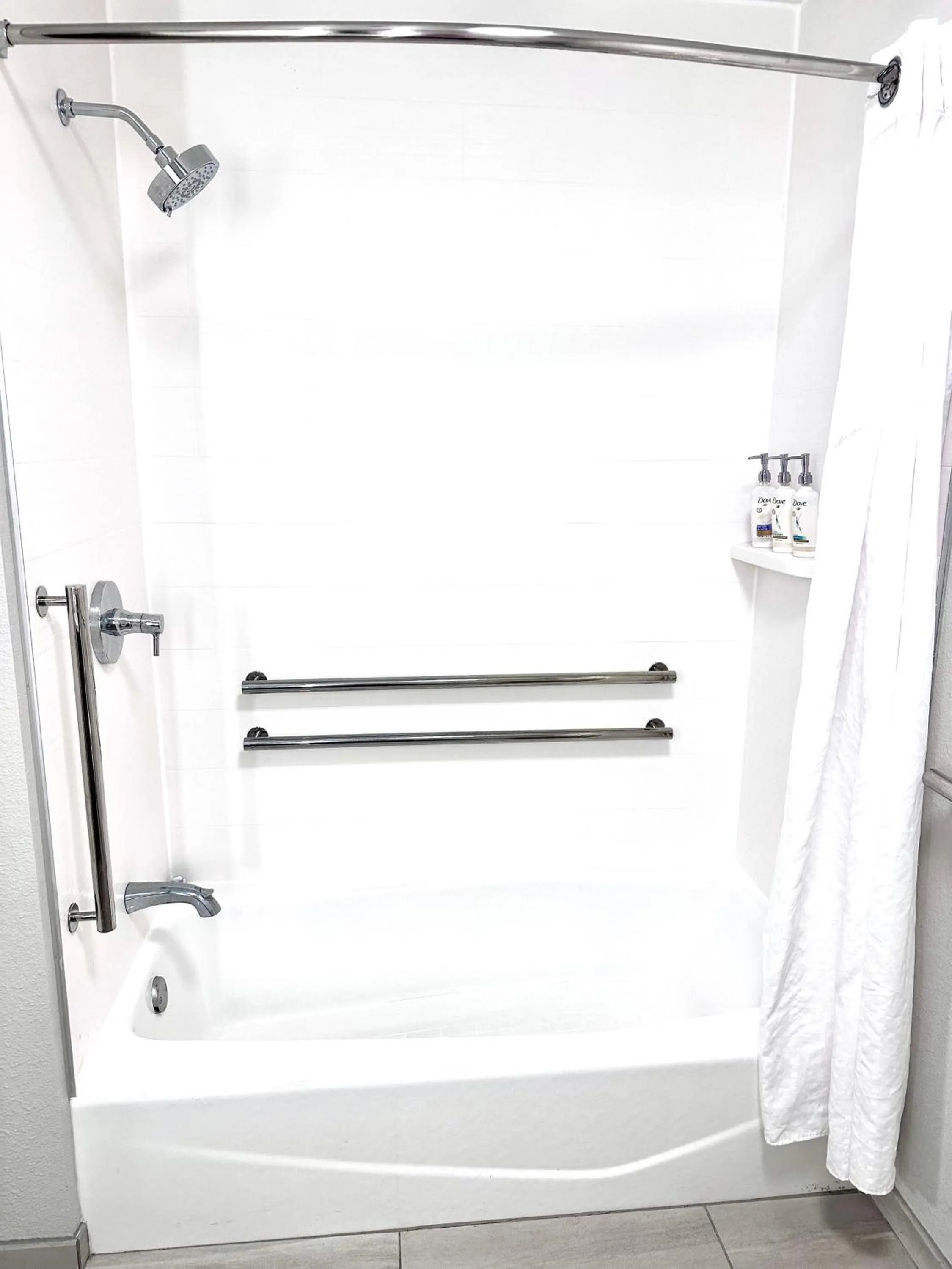 Bathroom in Holiday Inn Express Hotel & Suites Hinesville by IHG