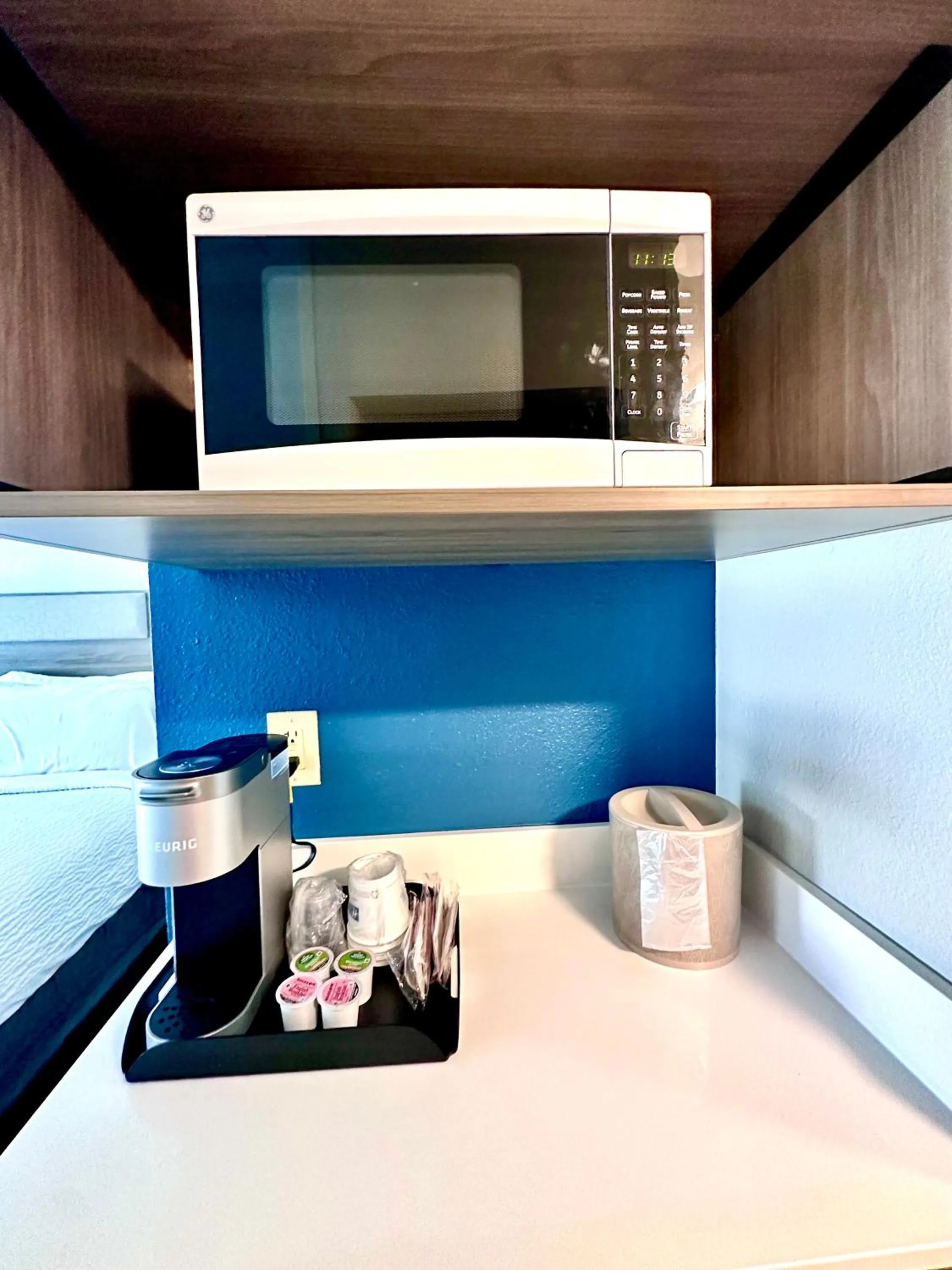 microwave in Holiday Inn Express Hotel & Suites Hinesville by IHG