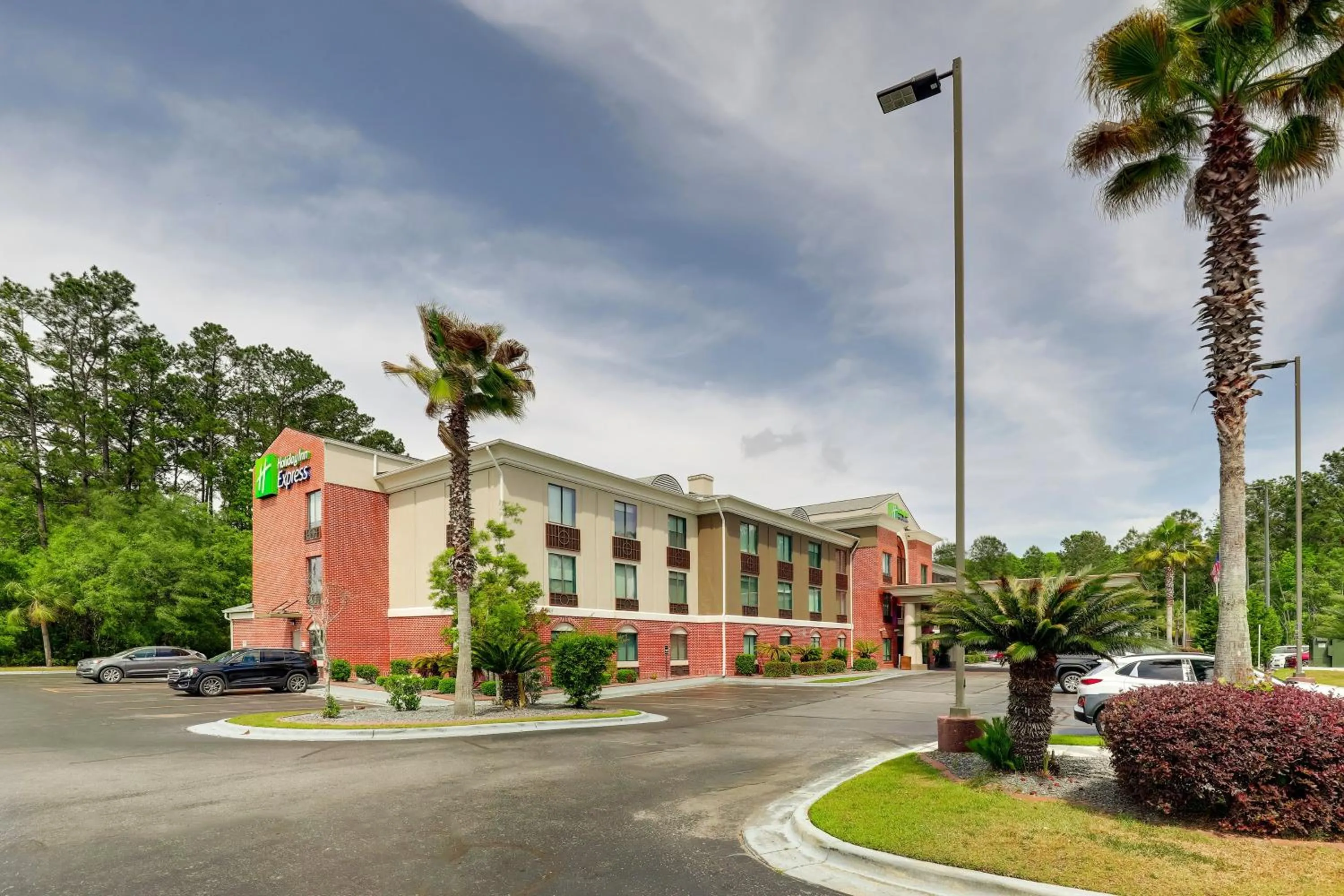 Property building in Holiday Inn Express Hotel & Suites Hinesville by IHG