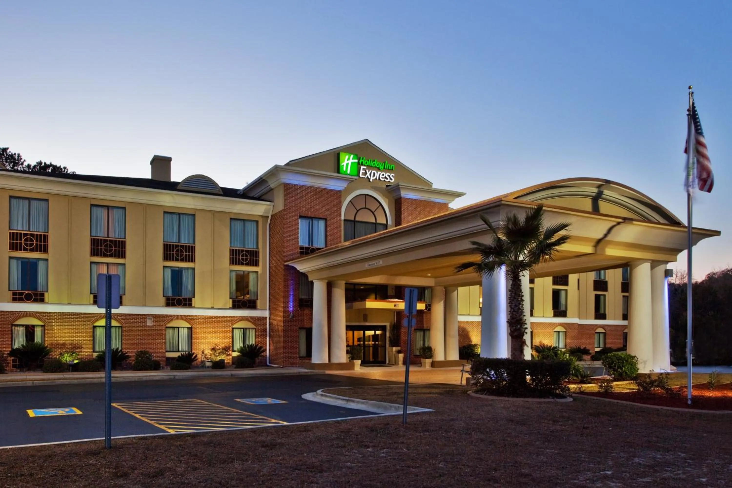 Property building in Holiday Inn Express Hotel & Suites Hinesville by IHG