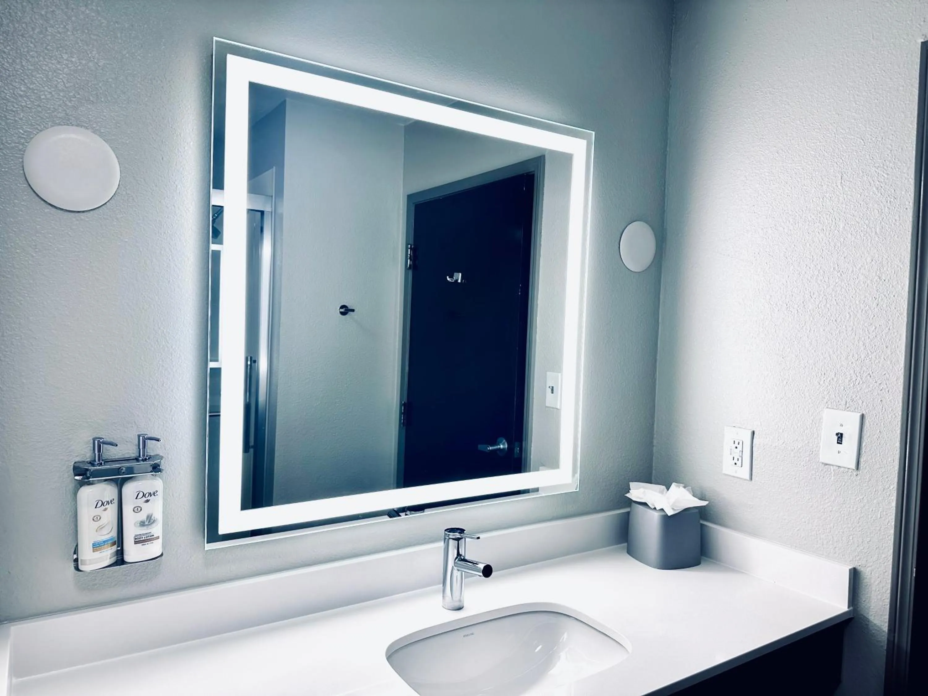 Bathroom in Holiday Inn Express Hotel & Suites Hinesville by IHG