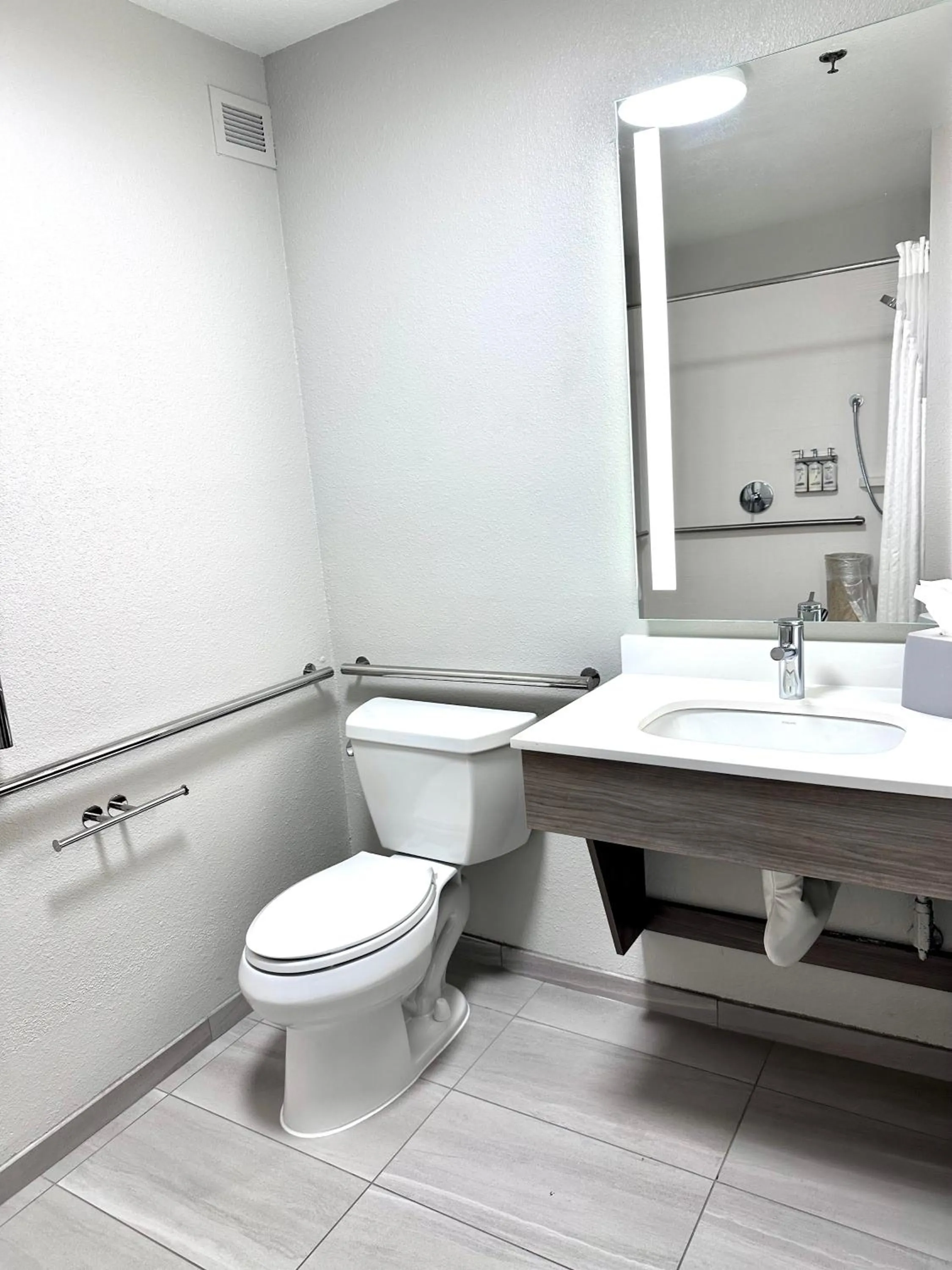 Toilet in Holiday Inn Express Hotel & Suites Hinesville by IHG