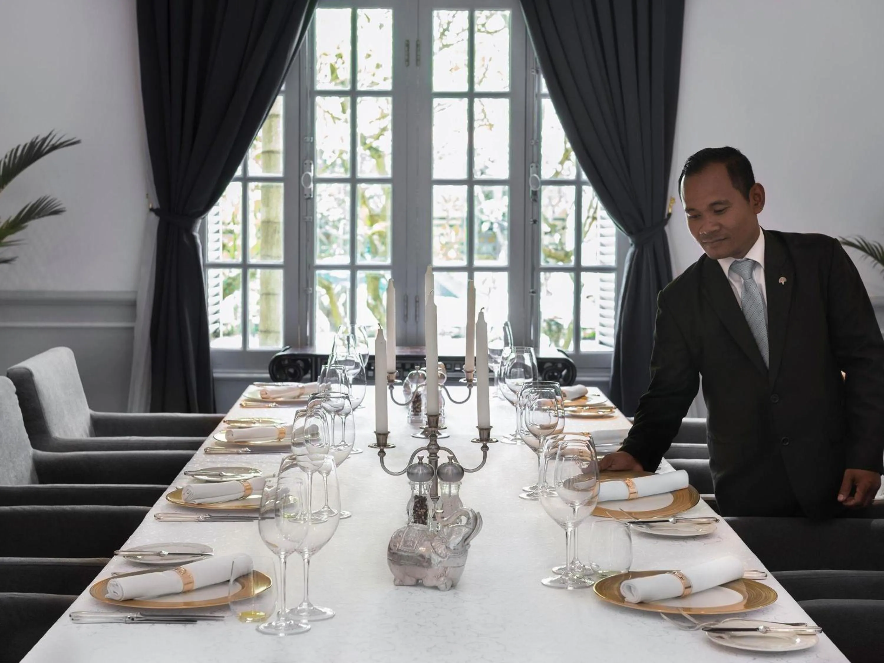 Restaurant/places to eat in Raffles Hotel Le Royal