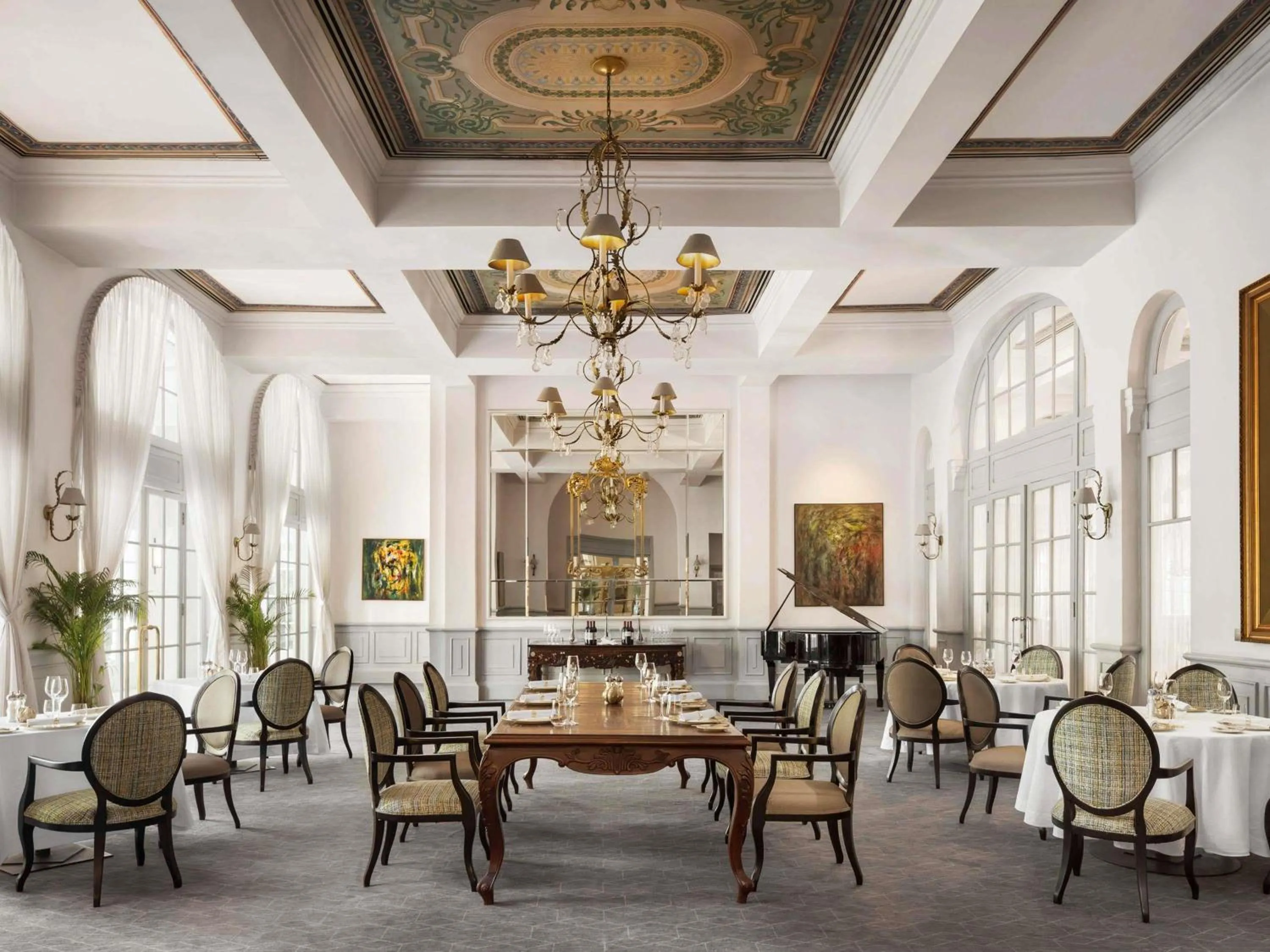 Restaurant/places to eat in Raffles Hotel Le Royal