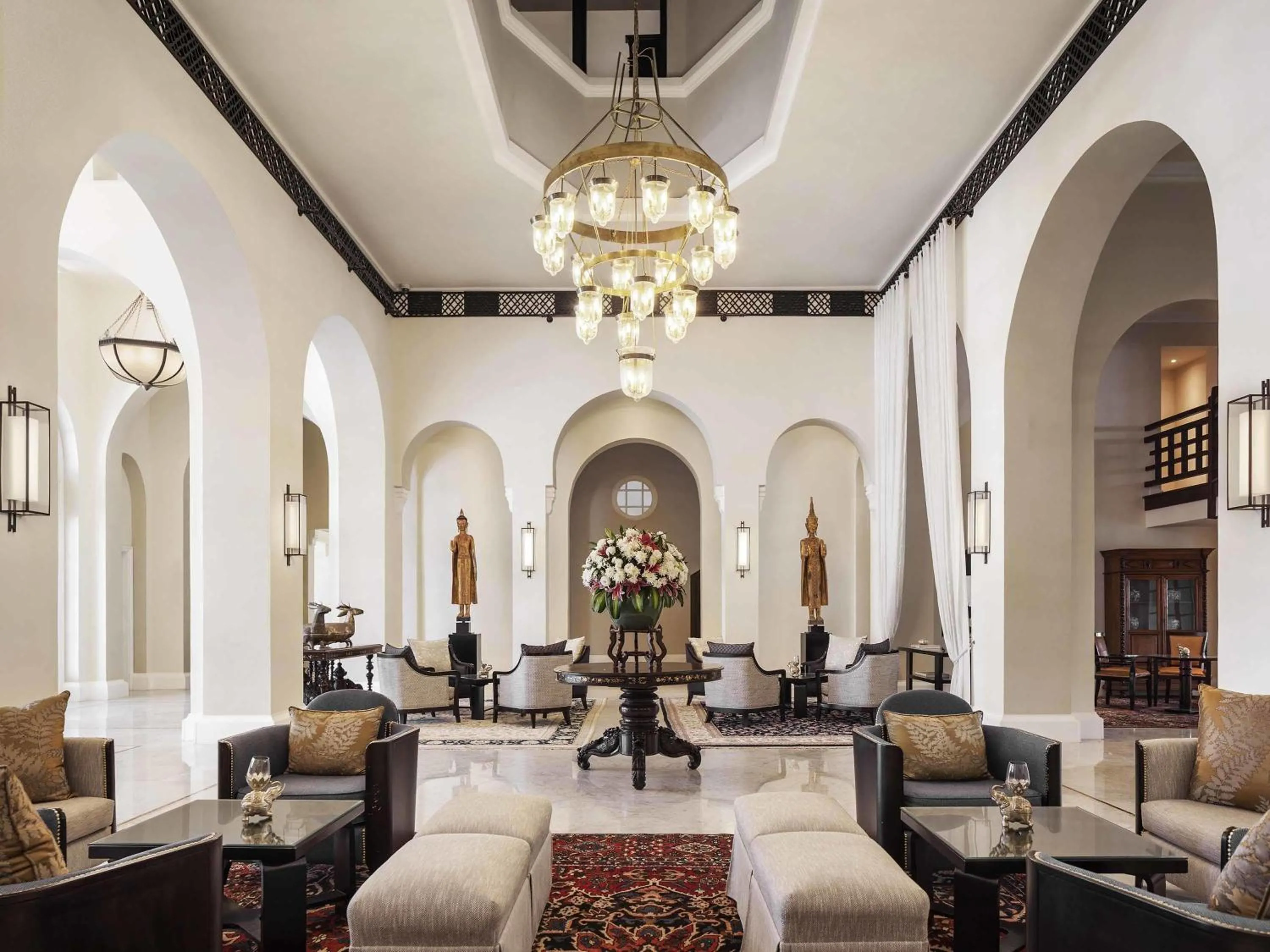 Lounge or bar in Raffles Hotel Le Royal