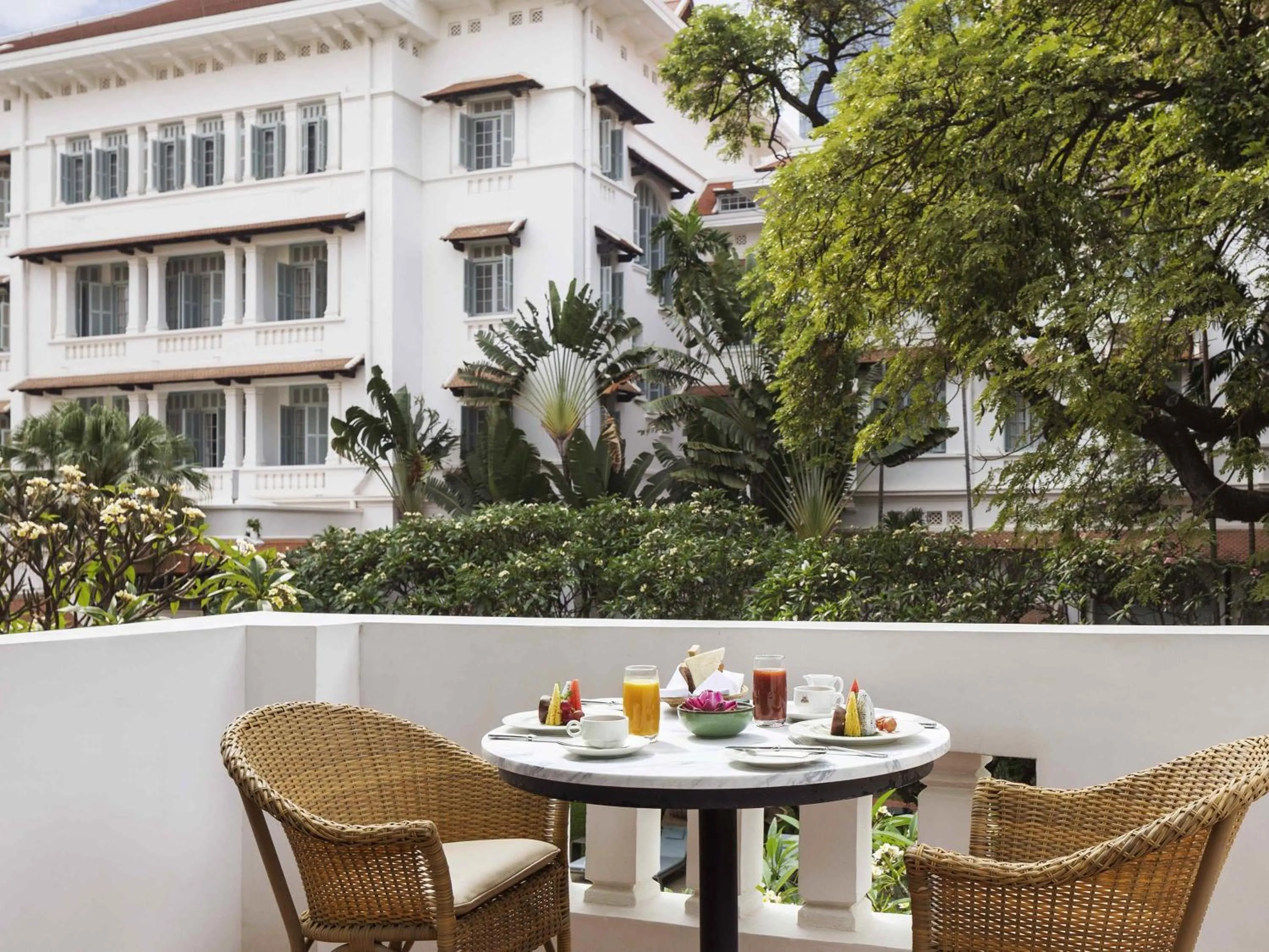 Breakfast in Raffles Hotel Le Royal