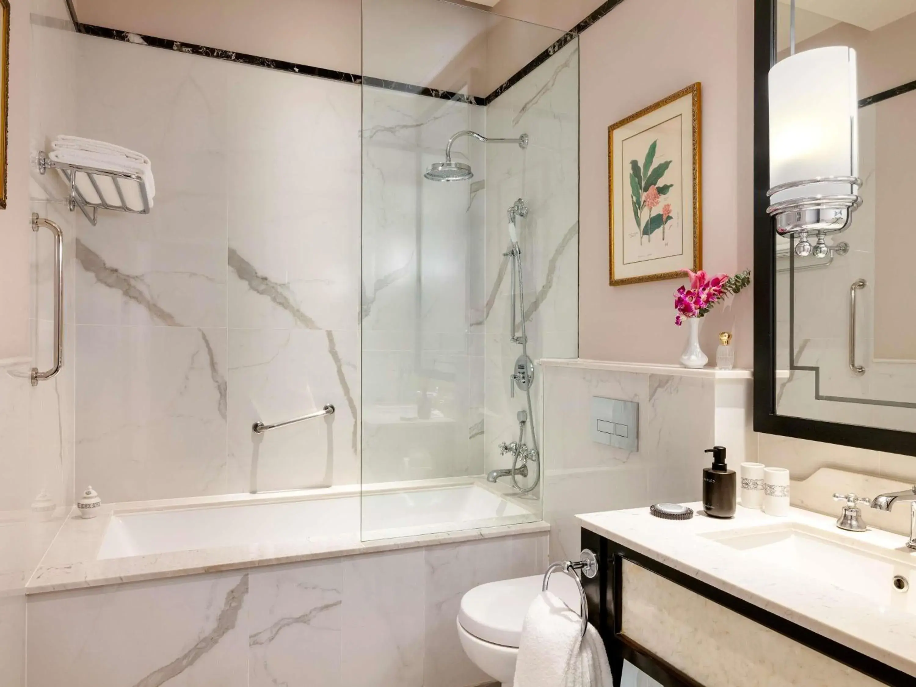 Colonial Suite Twin Beds Garden View in Raffles Grand Hotel d'Angkor Colonial Suite Twin Beds Garden View in Raffles Grand Hotel d'Angkor