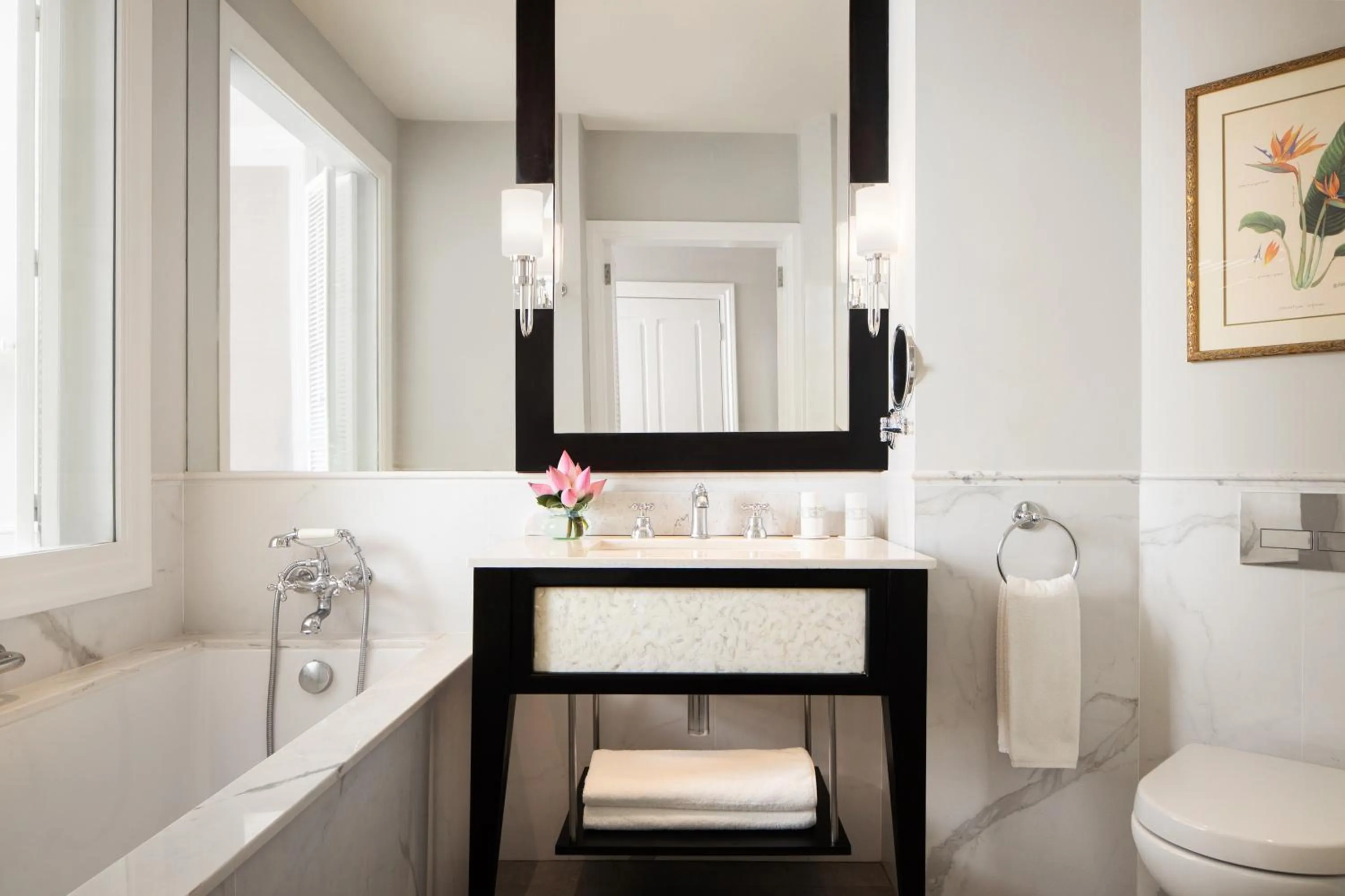 Bathroom in Raffles Grand Hotel d'Angkor