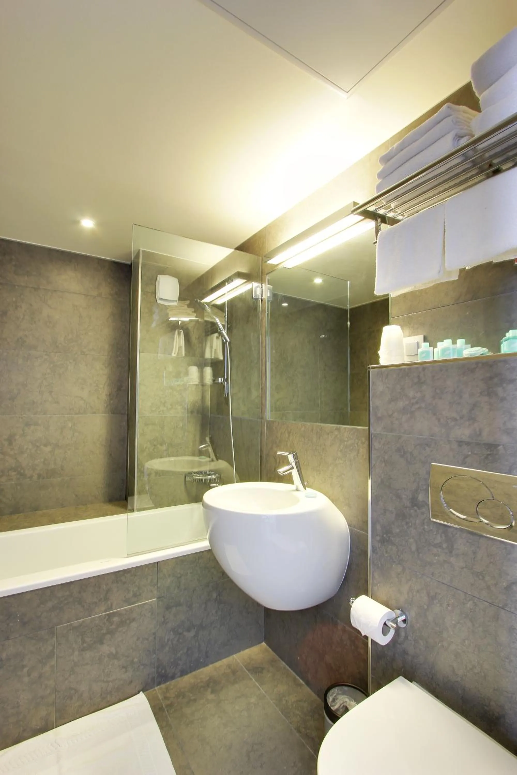 Bathroom in Hotel Alhambra